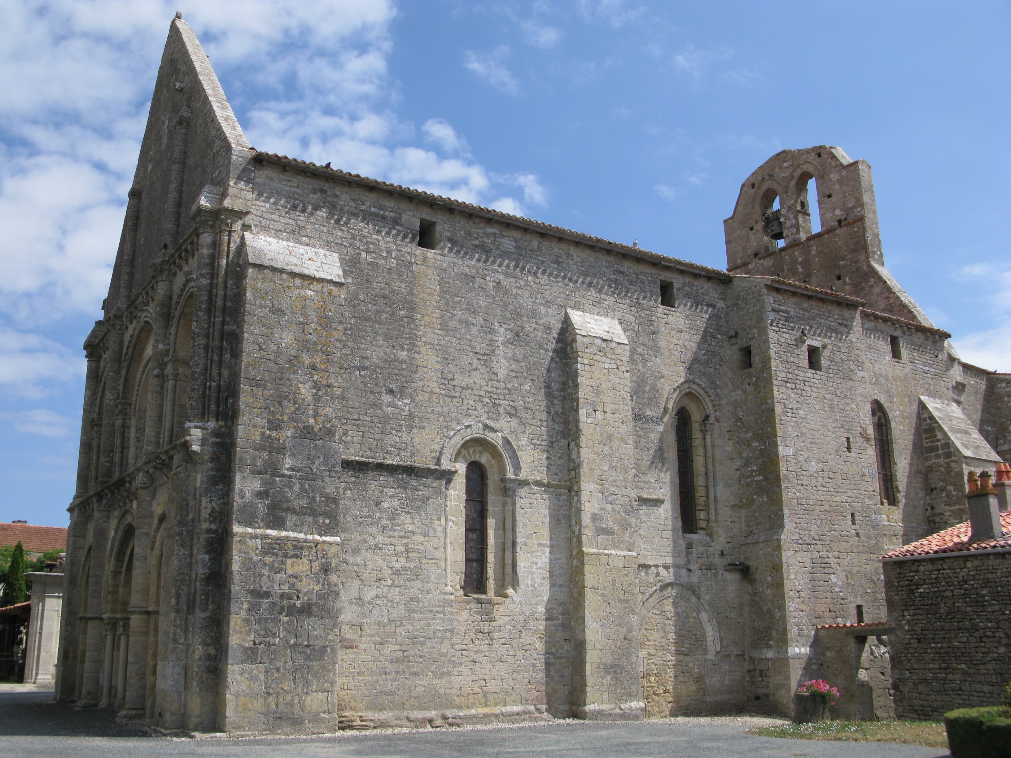 Église de Genouillé