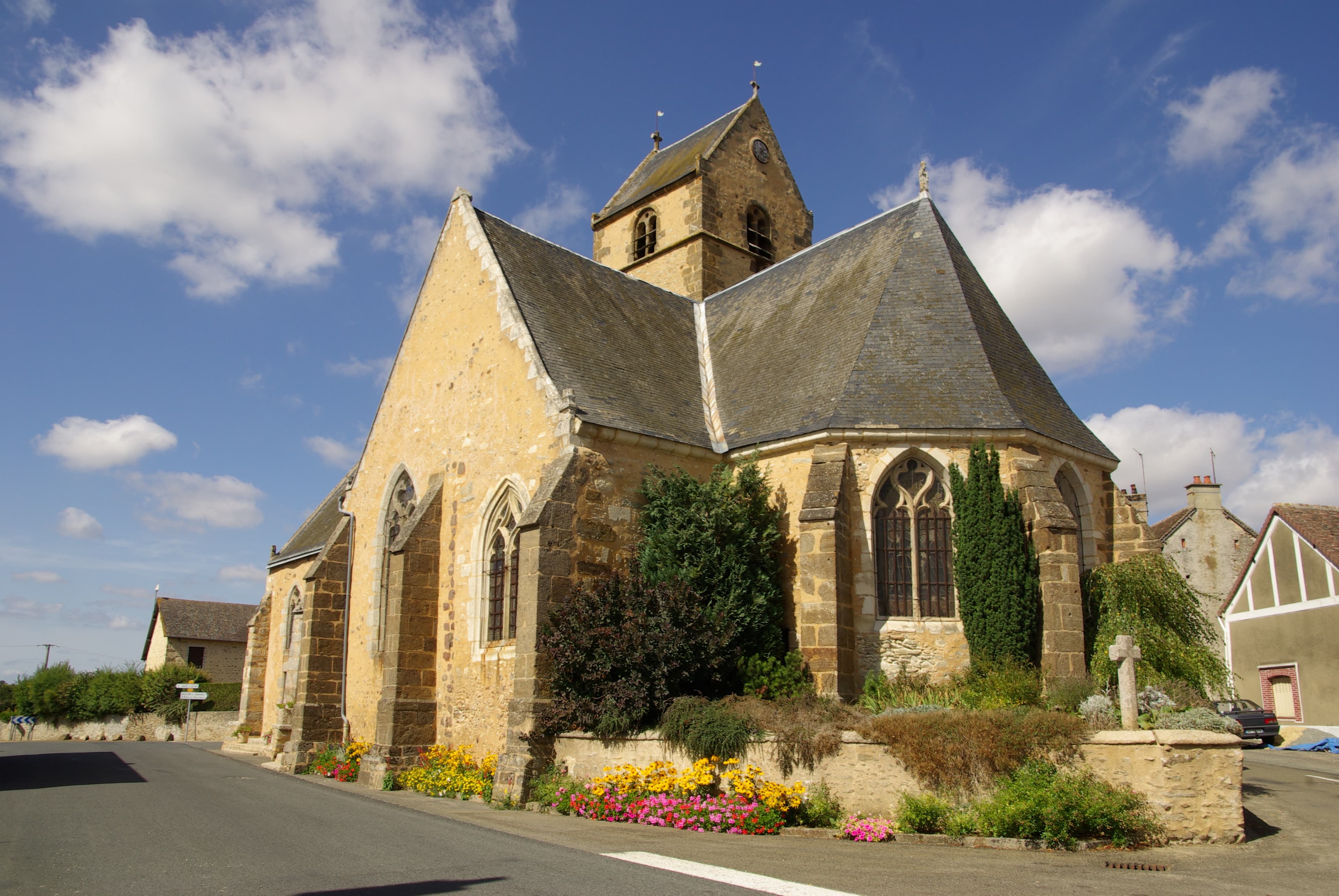 Saint-Pierre de Gesnes-le-Gandelin