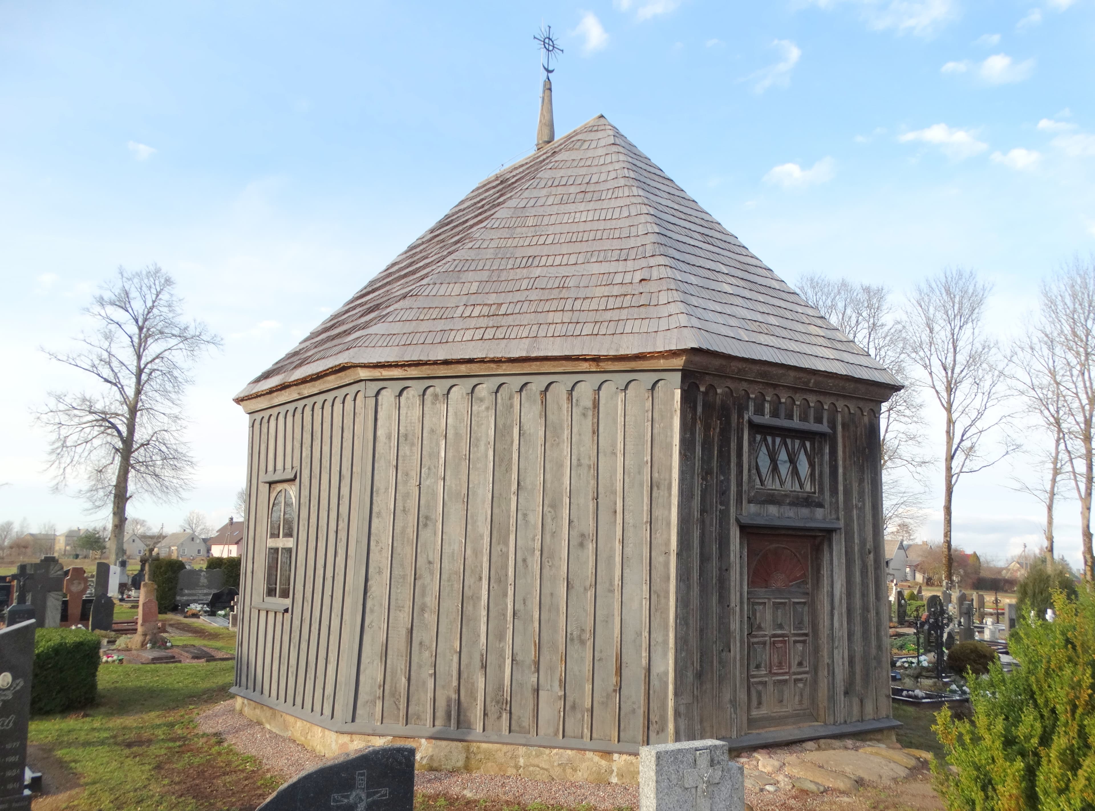 Grūšlaukė Cemetery Chapel