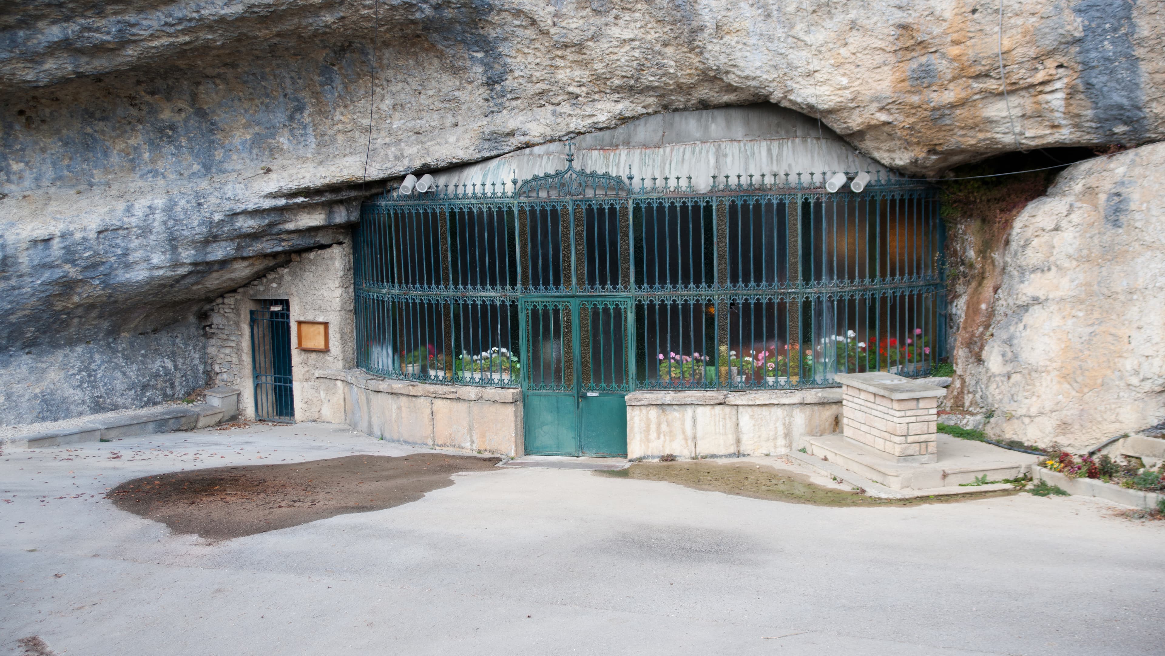 Grotte-chapelle de Remonot