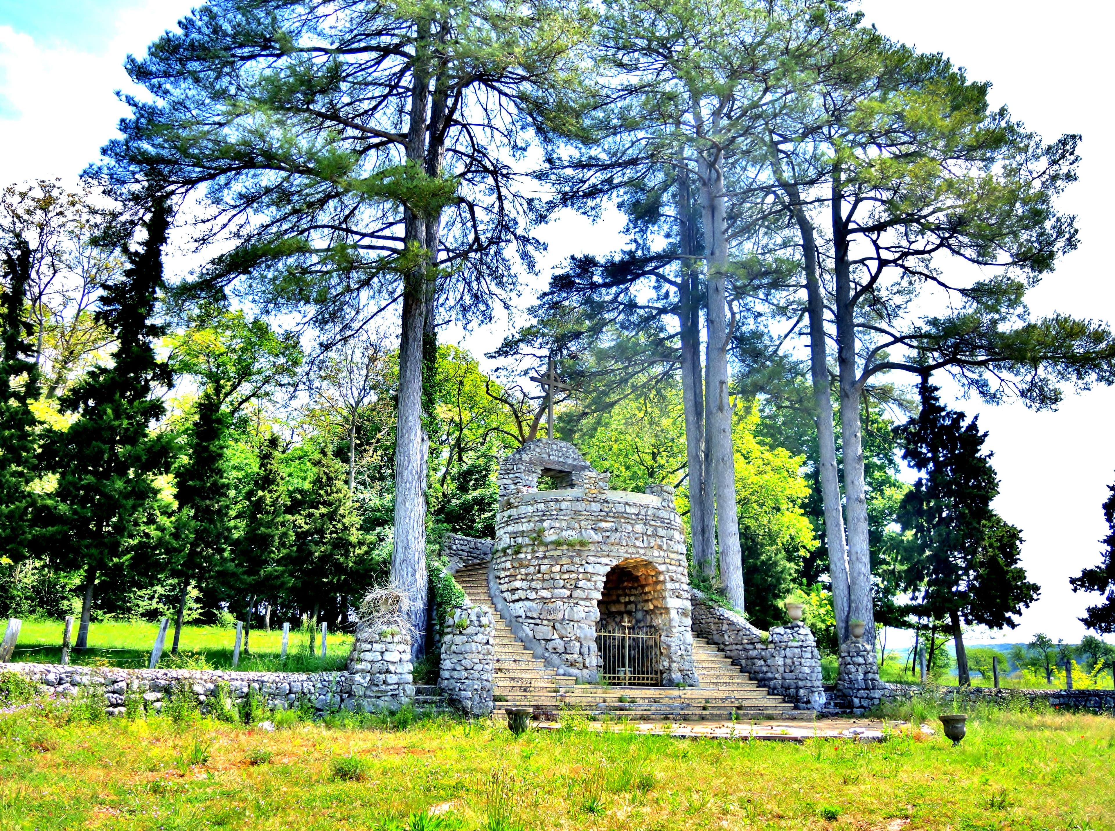 Chapelle du belvédère-grotte de Frasne-le-Château