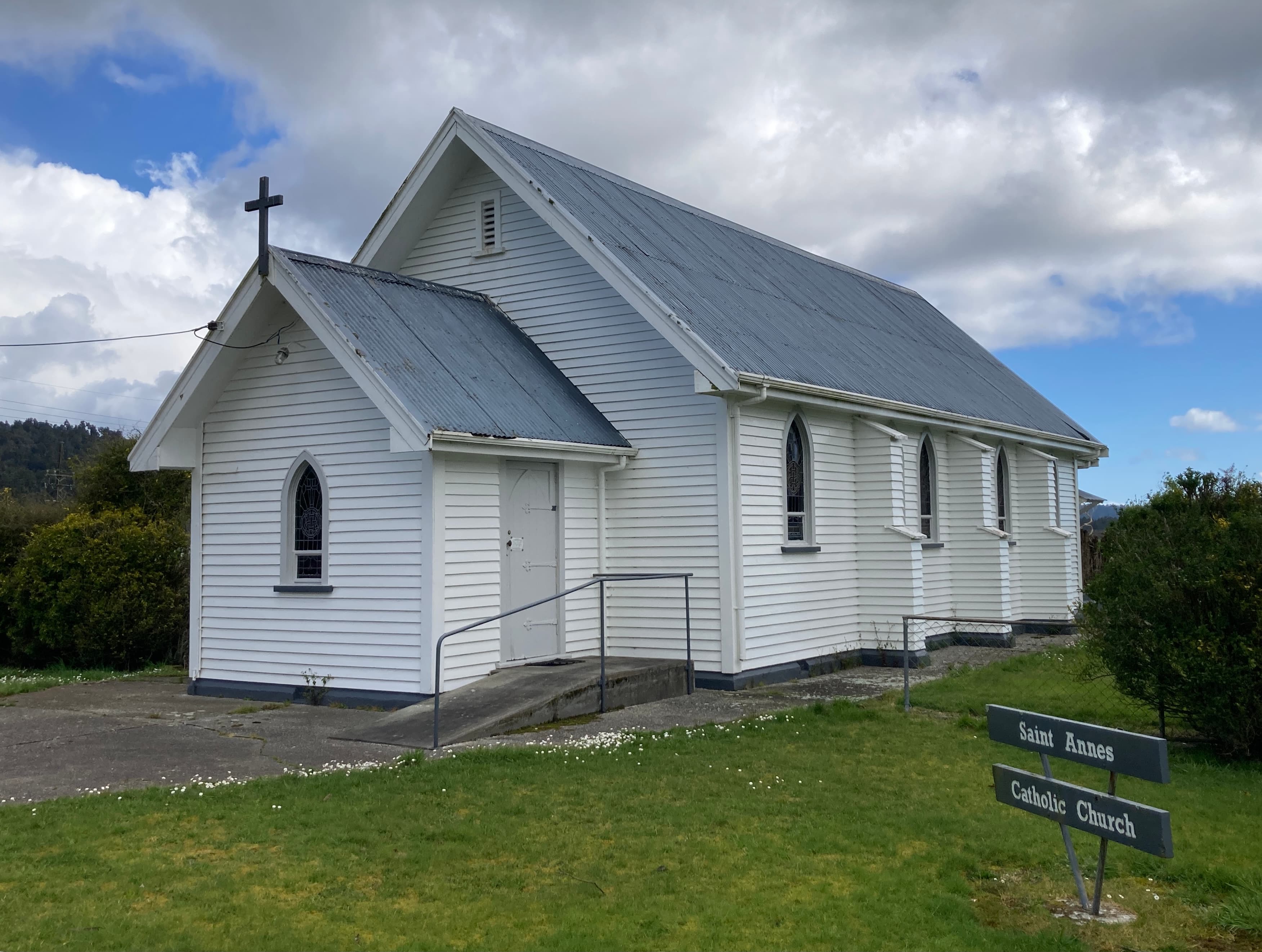 St Annes Catholic Church, Hari Hari