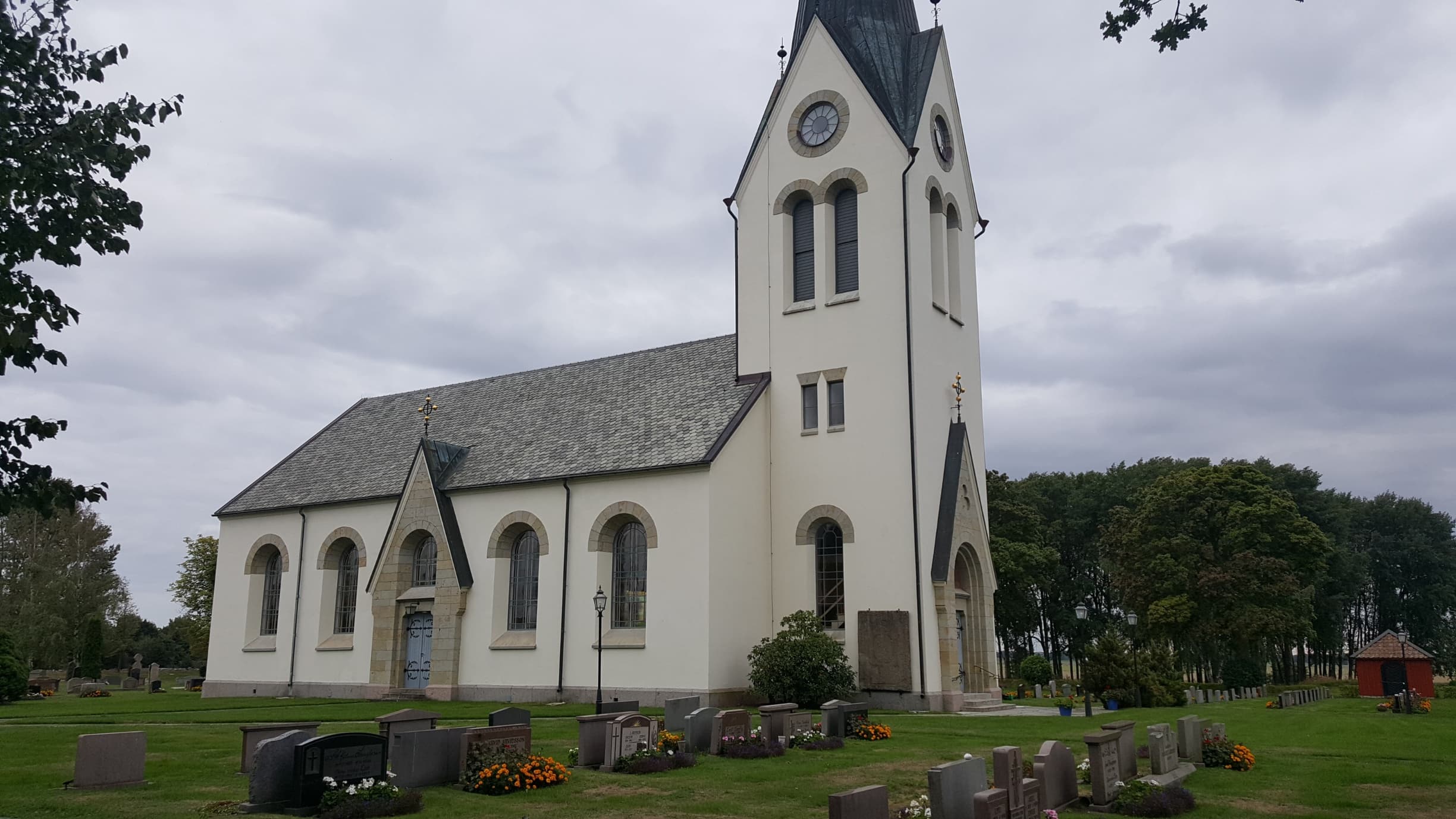 Hasslösa Church