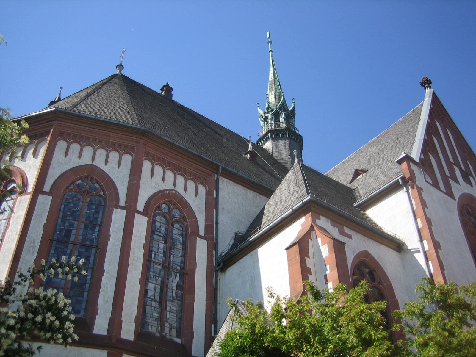 Catholic Church of the Sacred Heart, Mombach