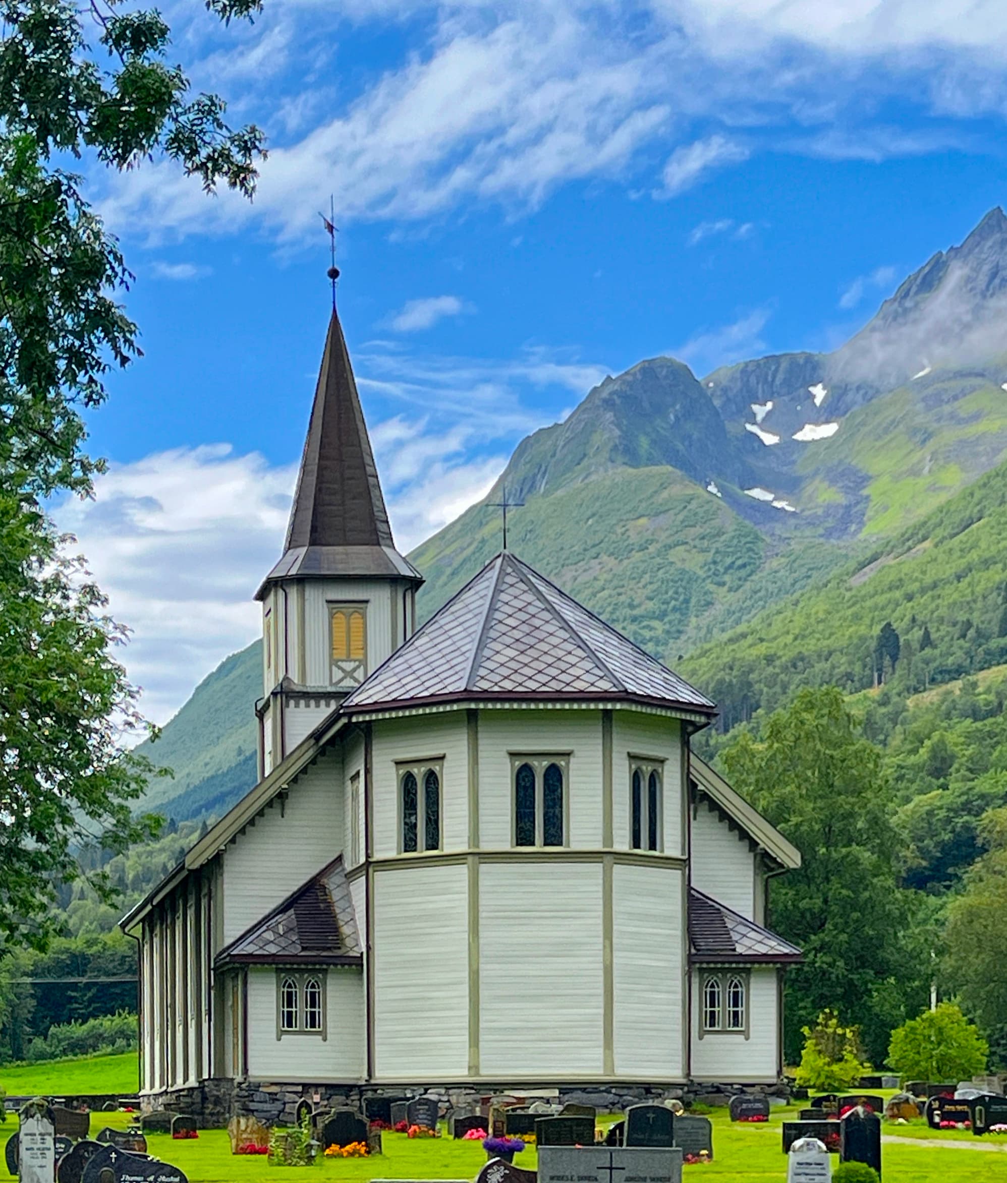 Hjørundfjord Church