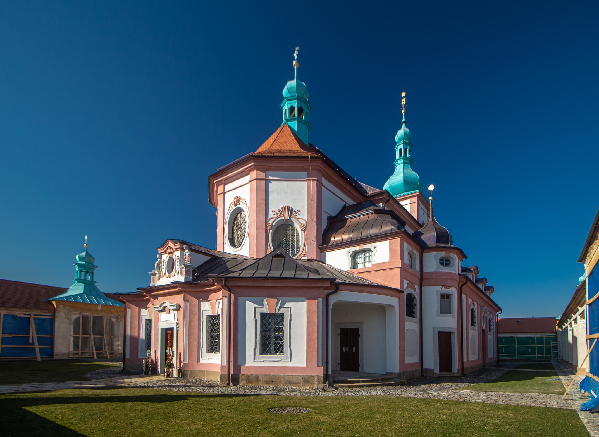 Kostel Navštívení Panny Marie (Horní Police, Česko)