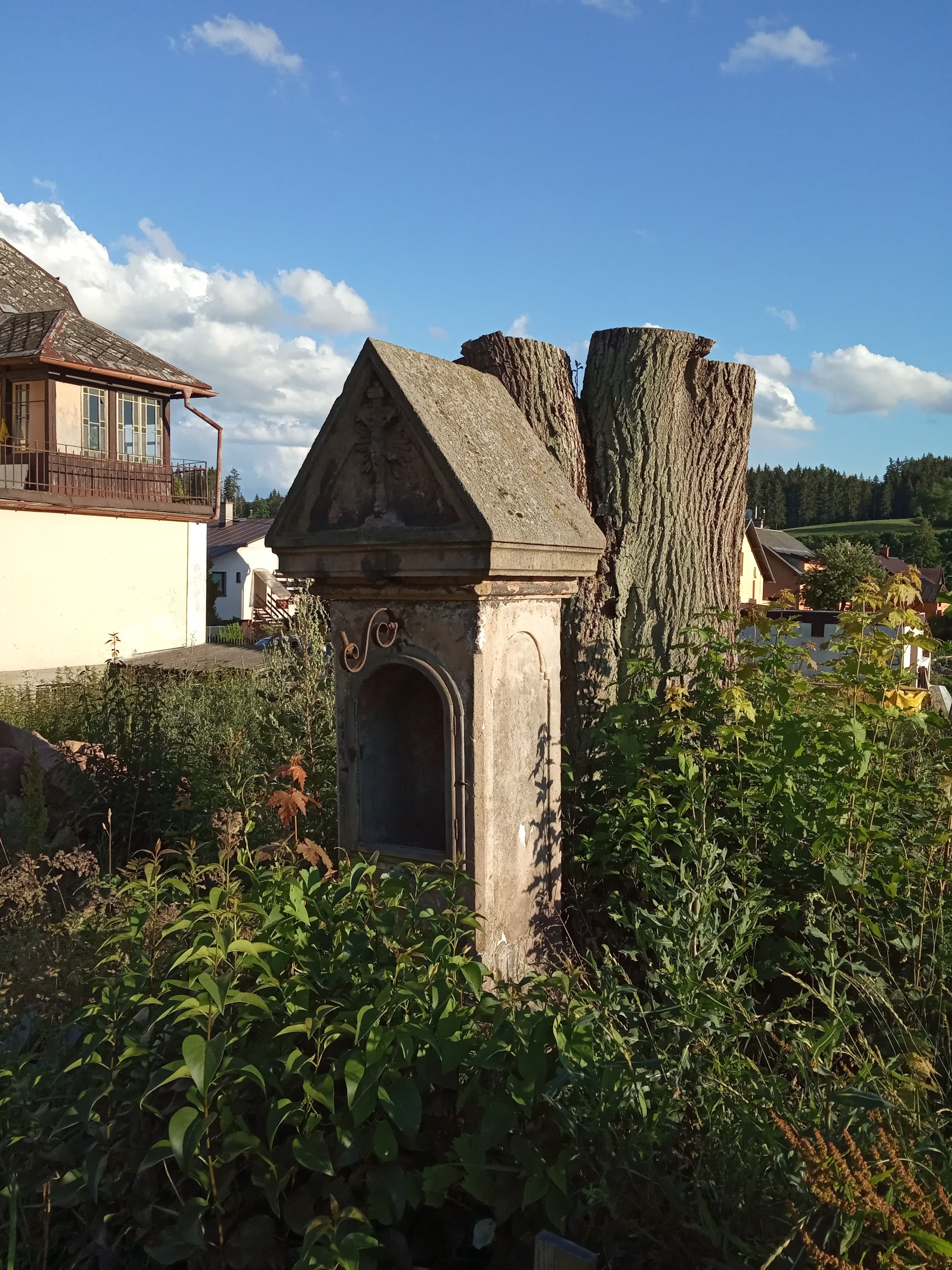 Chapel-shrine in Husitská street (Hostinné)