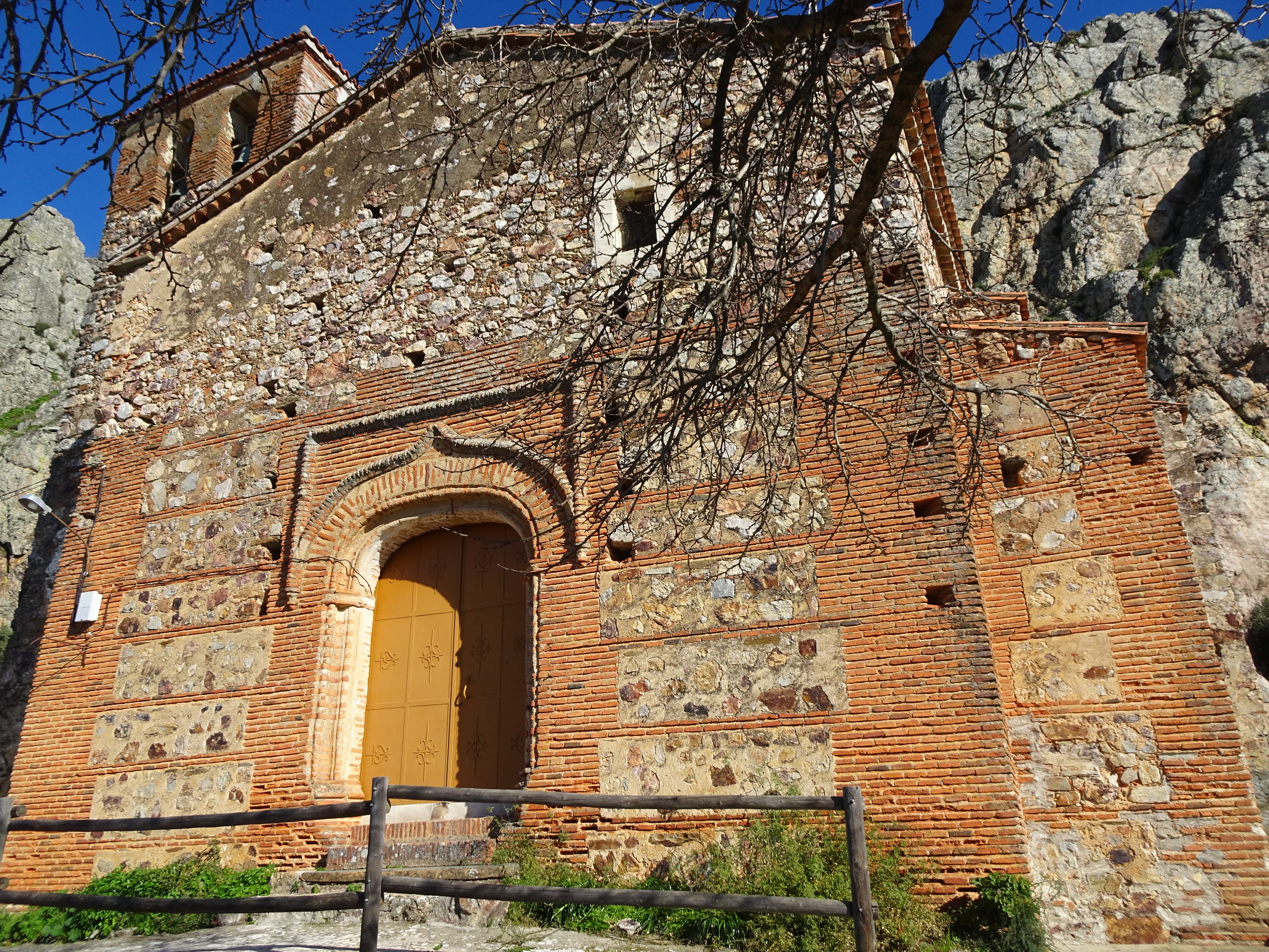Church of Santa María de las Peñas, Cabañas del Castillo