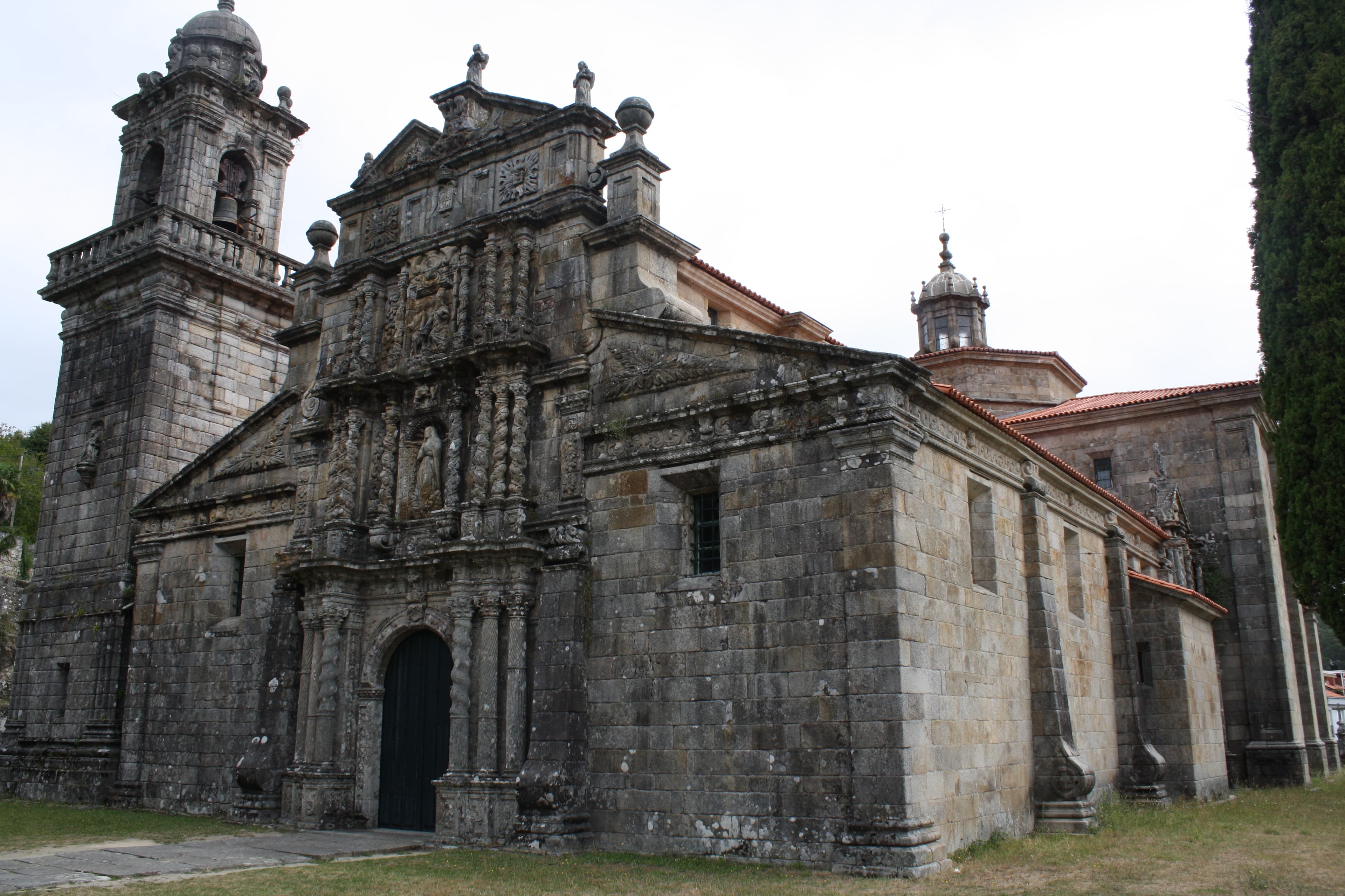 Church of Santa María a Real de Entrimo