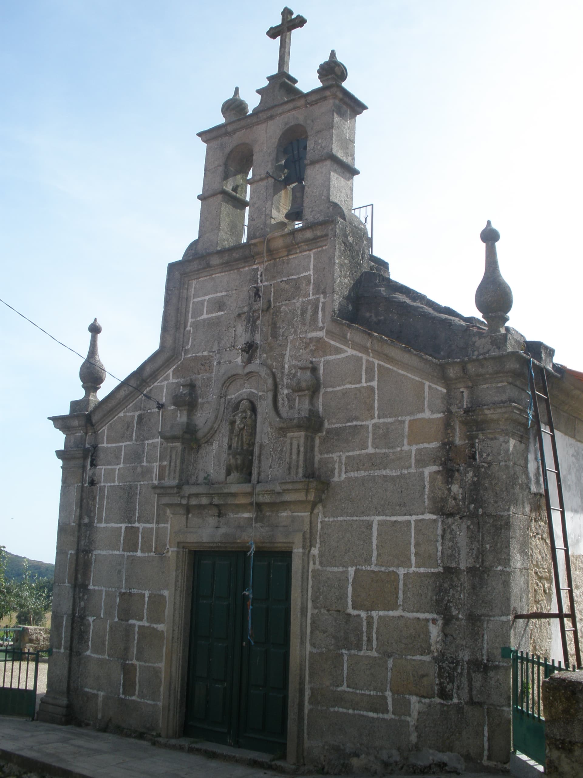Igreja Paroquial de Pereiros