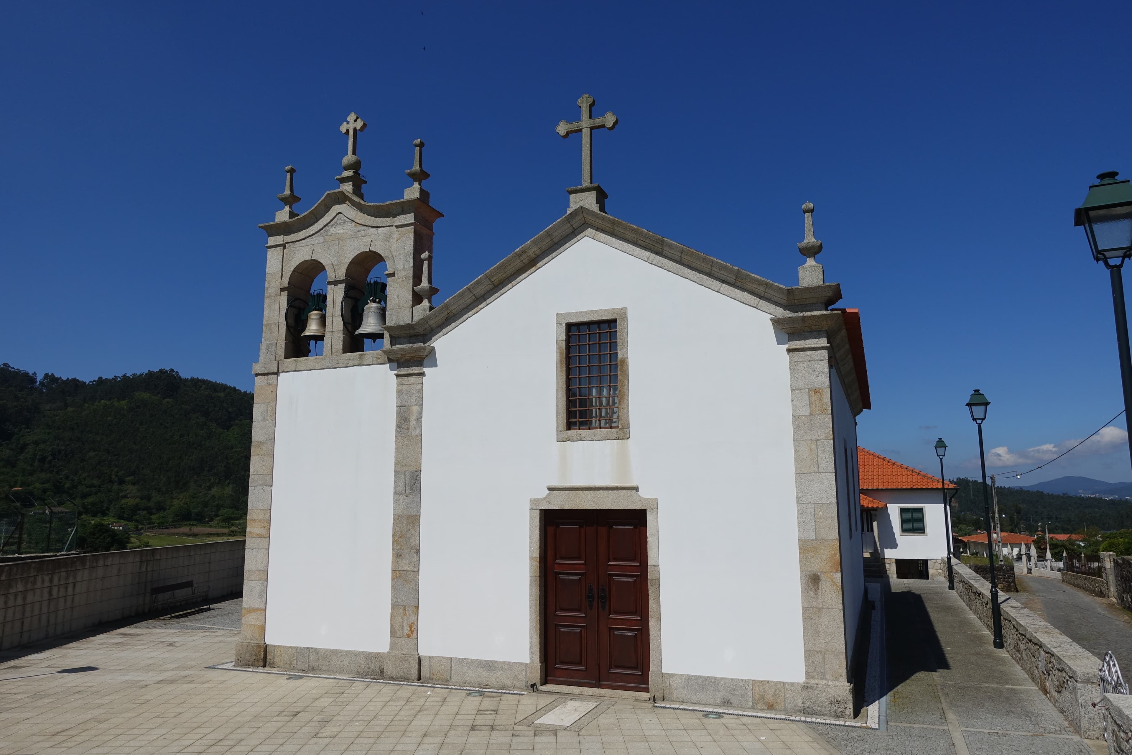 Igreja Paroquial de Encourados