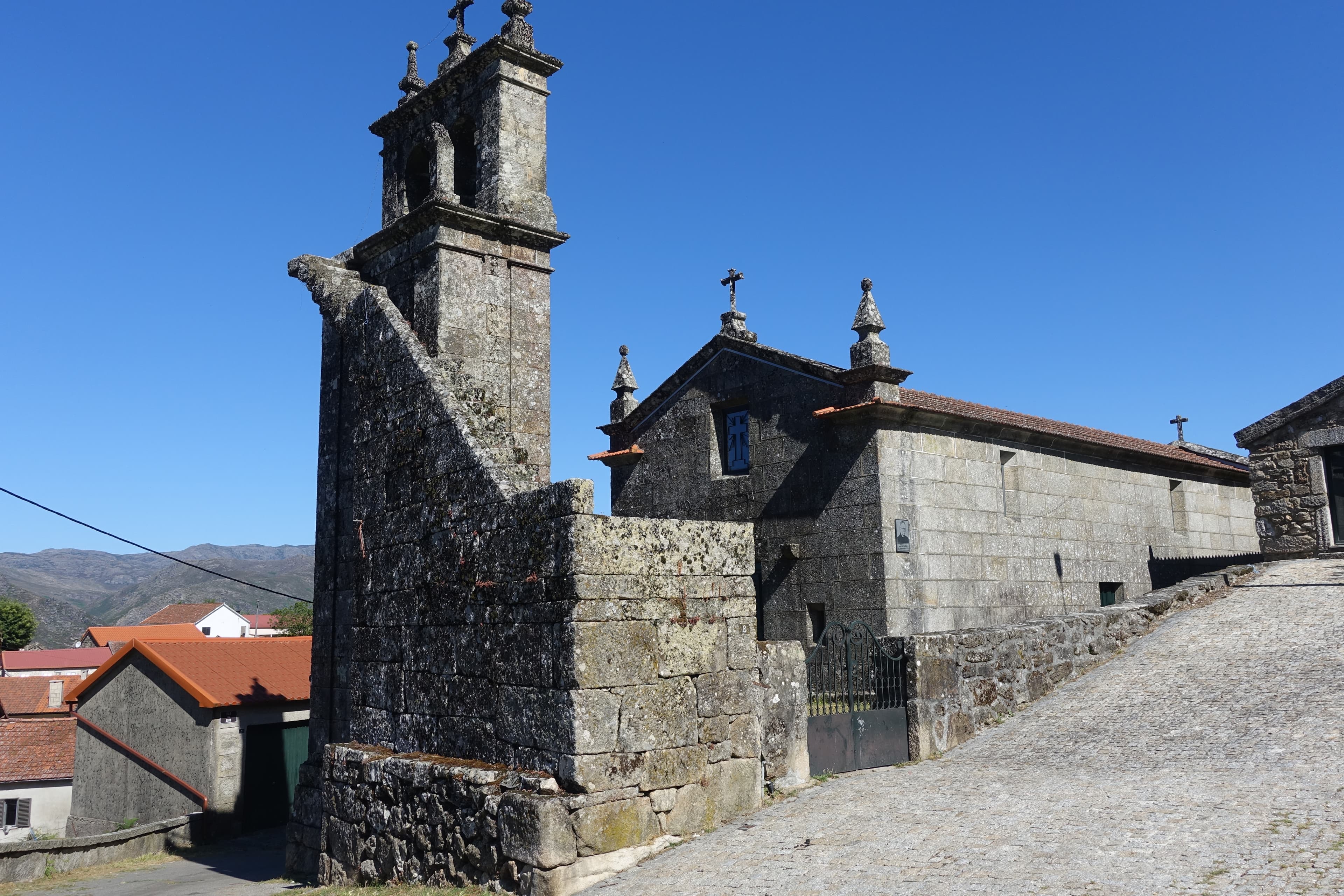 Igreja Paroquial de Outeiro