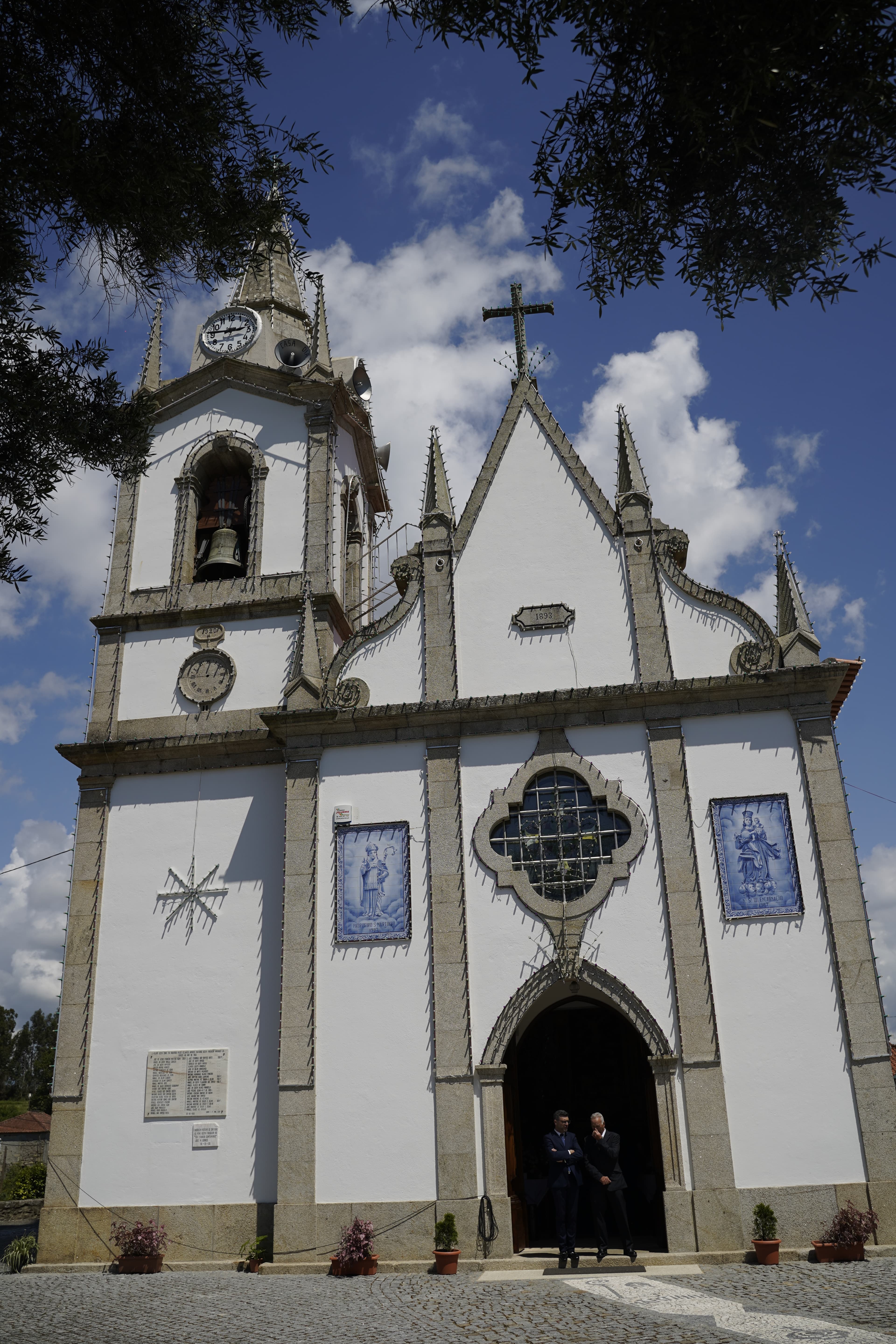 Igreja Paroquial de Vila Mou