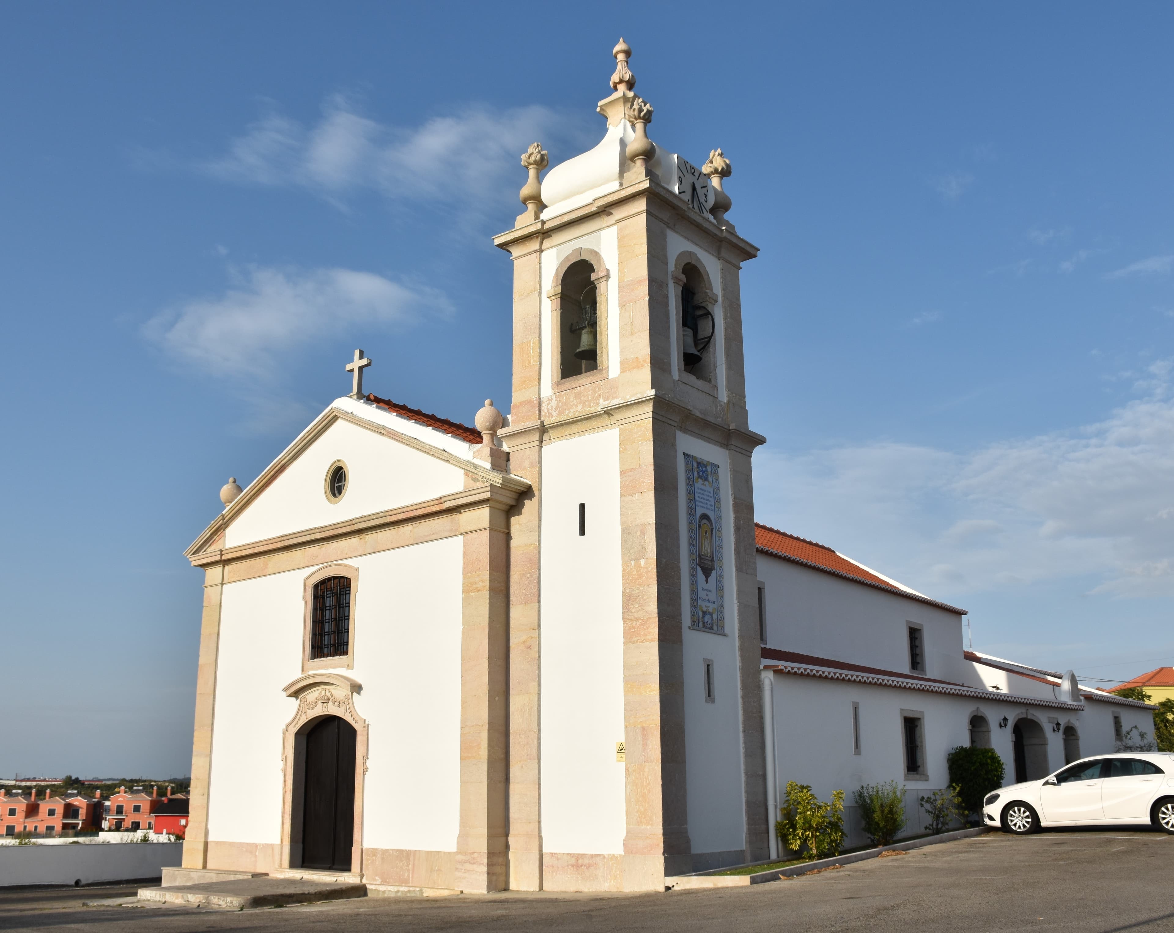 Igreja de Nossa Senhora da Purificação de Montelavar e respetivo adro