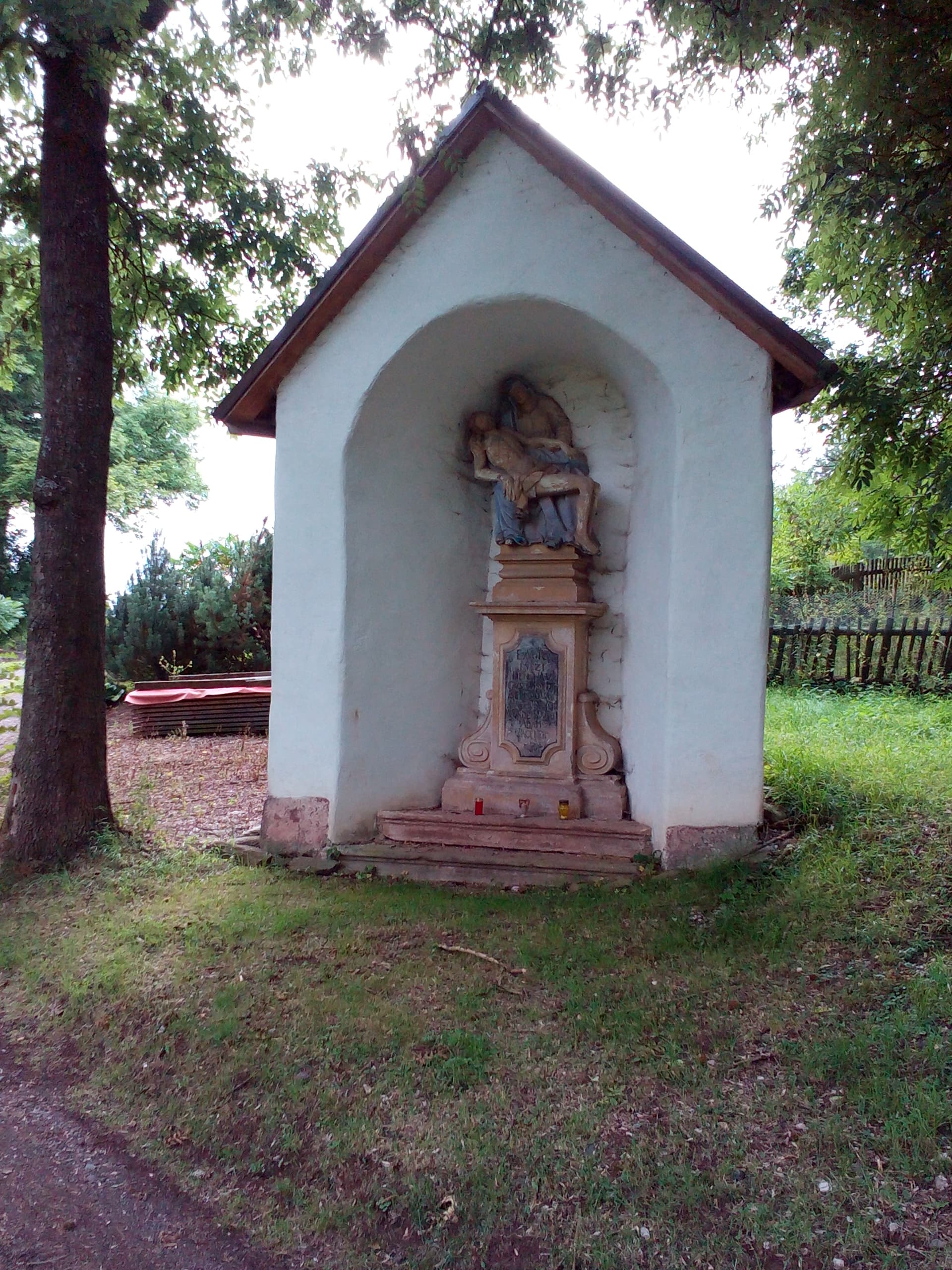 chapel-shrine with Pieta in Rudník