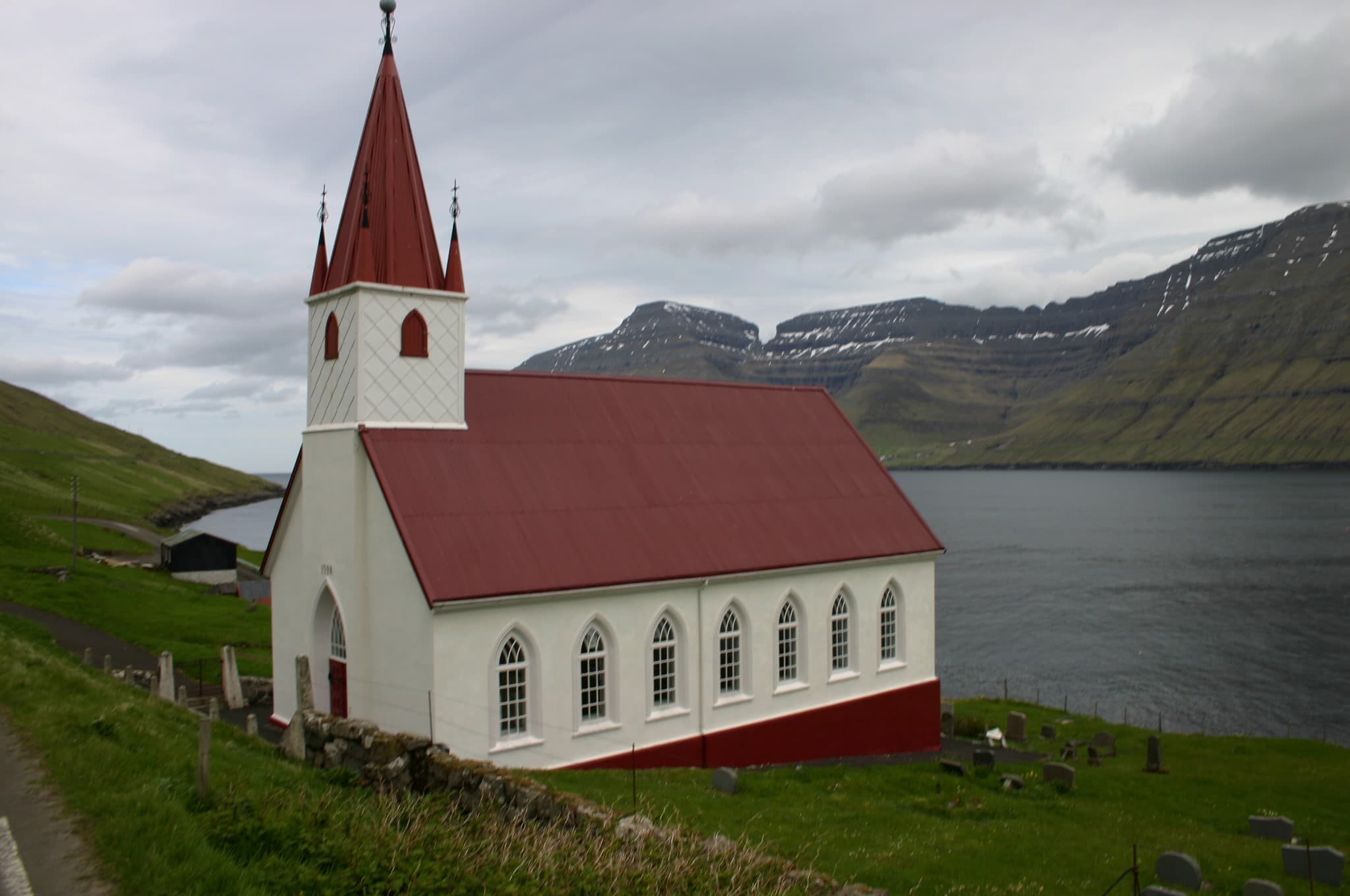 Húsar kirkja