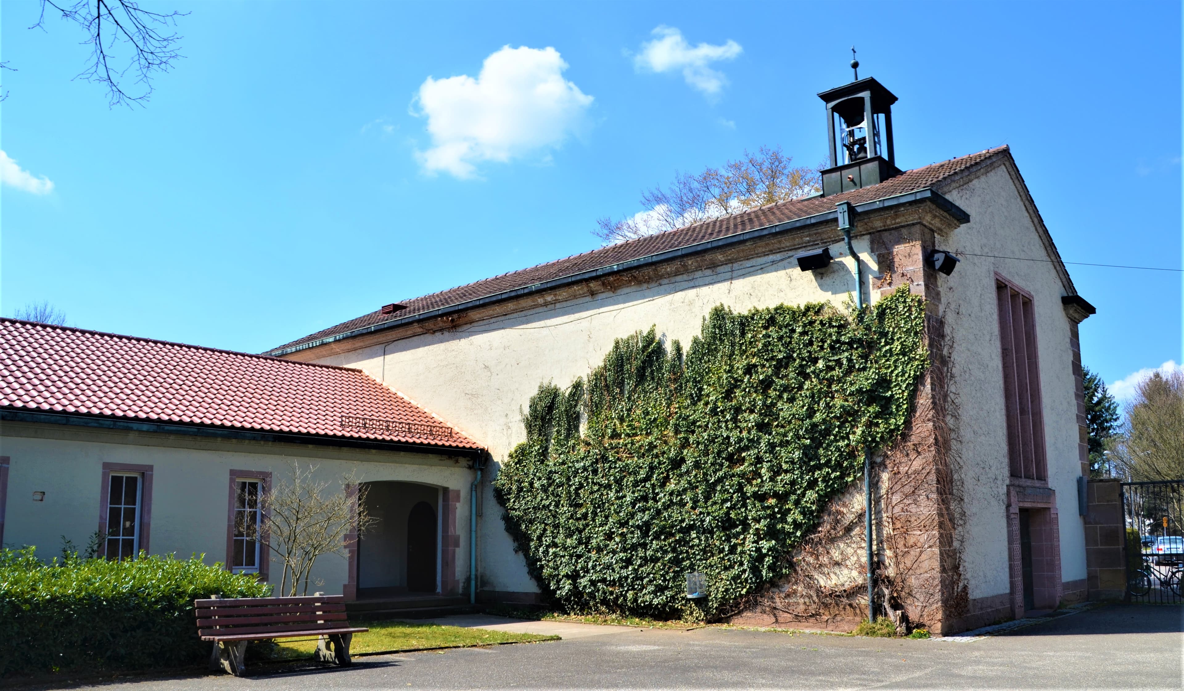 Dreifaltigkeitsfriedhof chapel