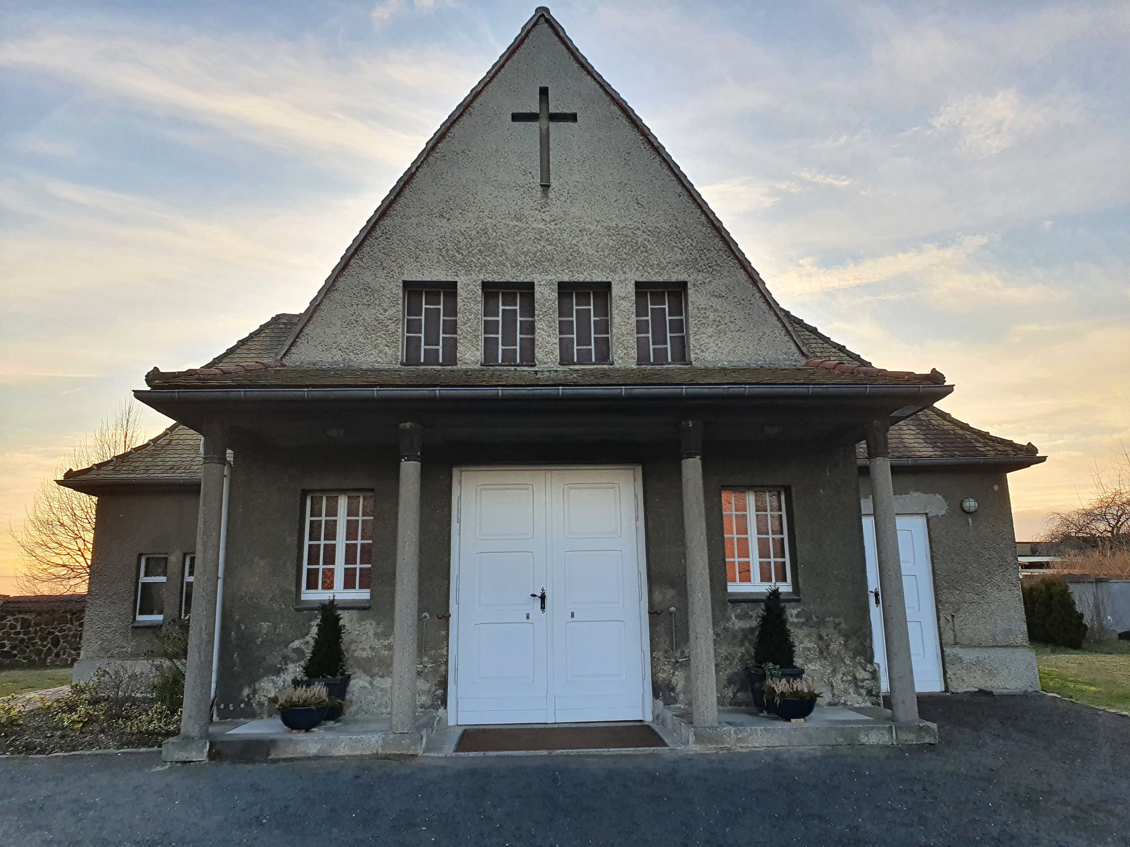 Kapelle und Grabmale auf Friedhof Trebsen