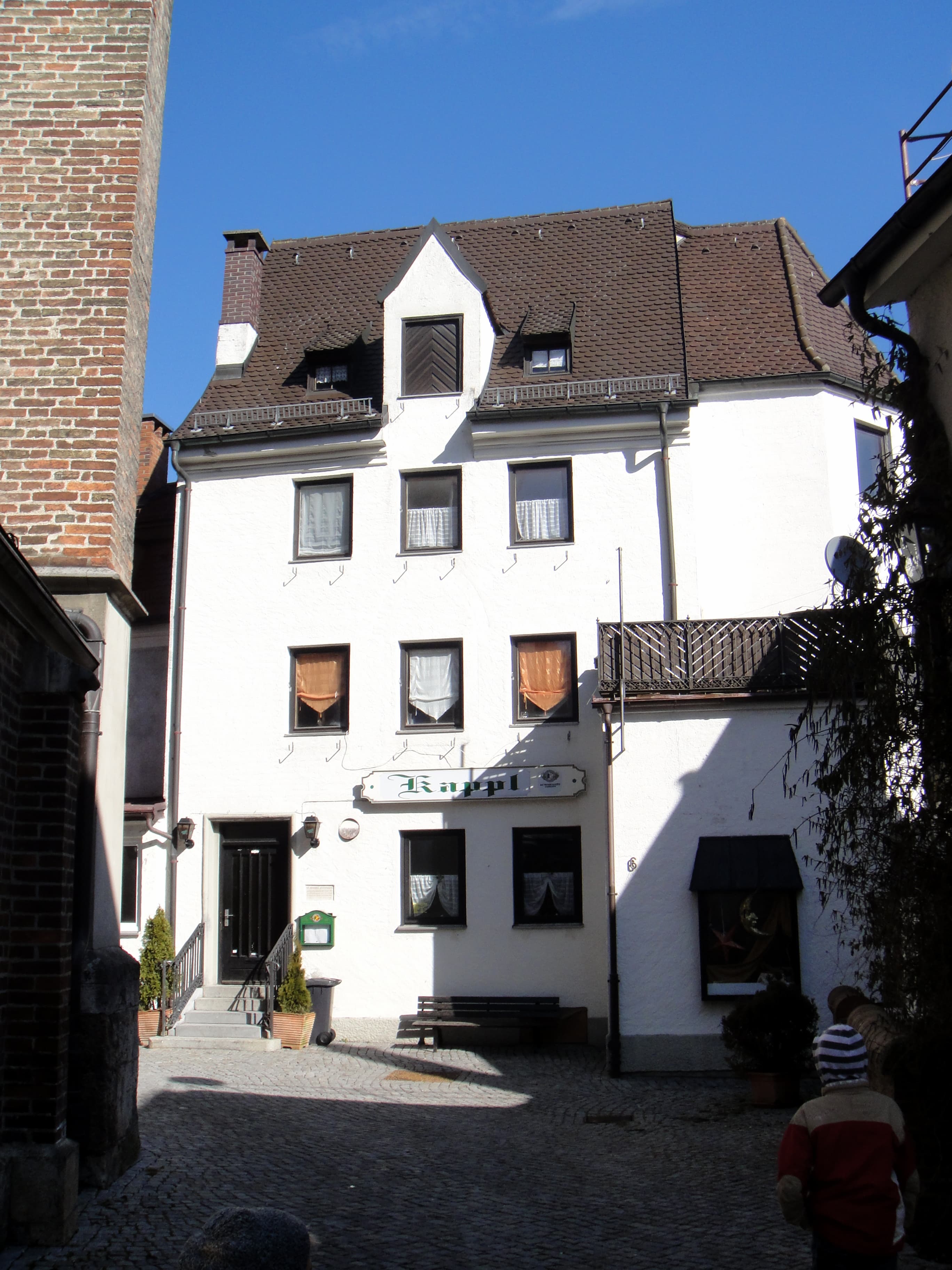 Kirchplatz 6