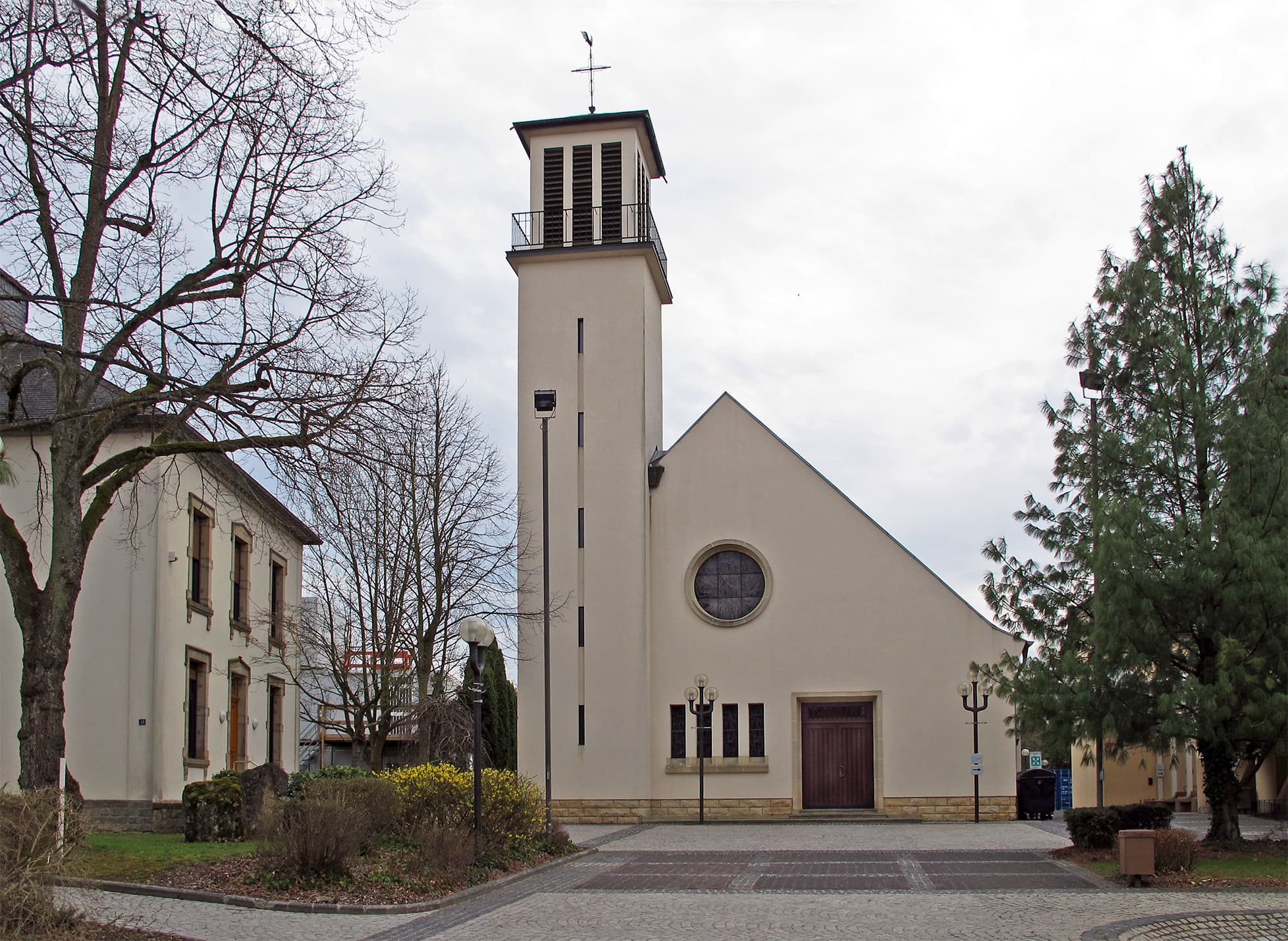Église Sainte-Vierge-Marie, Salut de Notre Peuple
