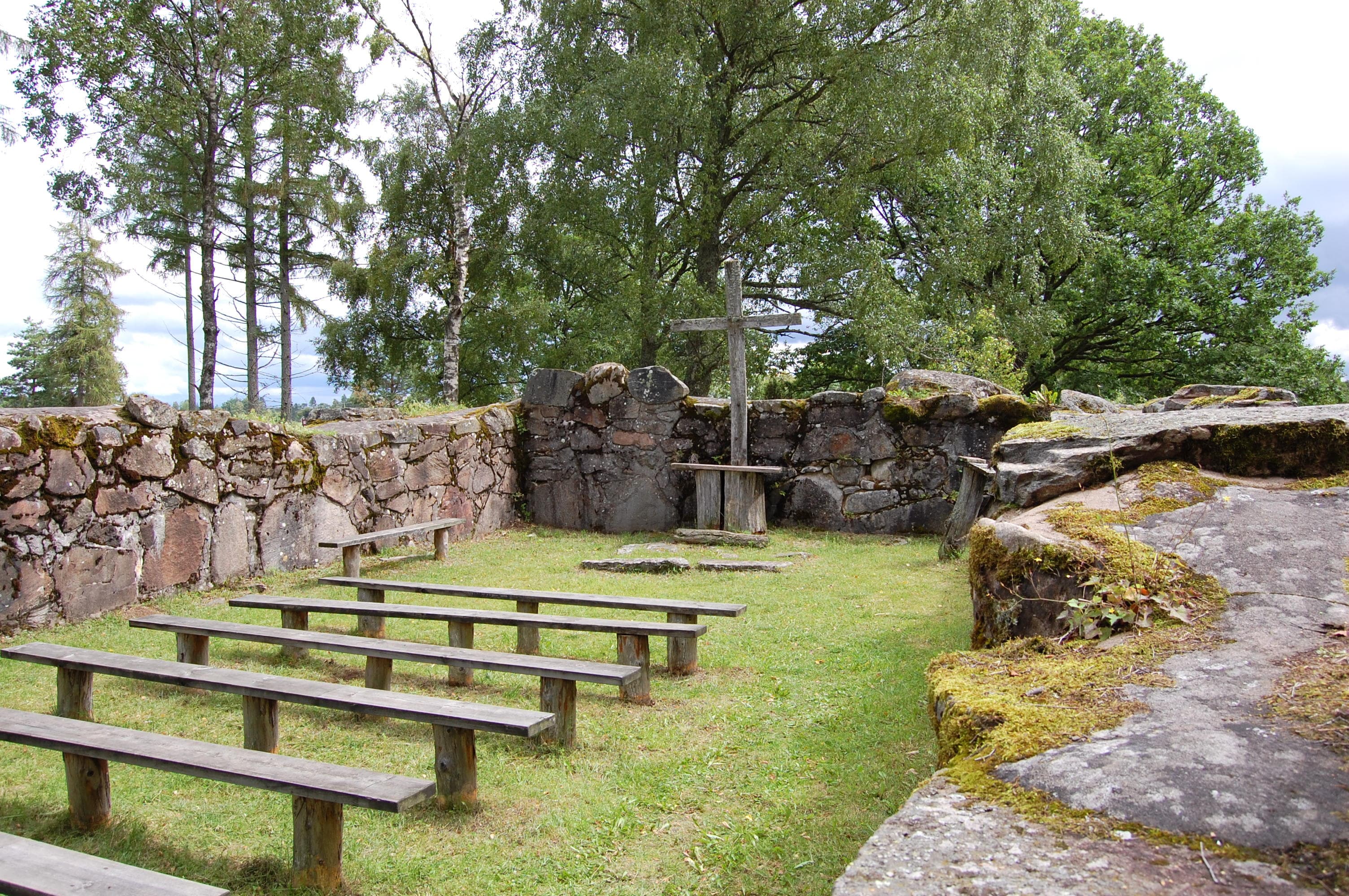 Hallsjö kyrkoruin