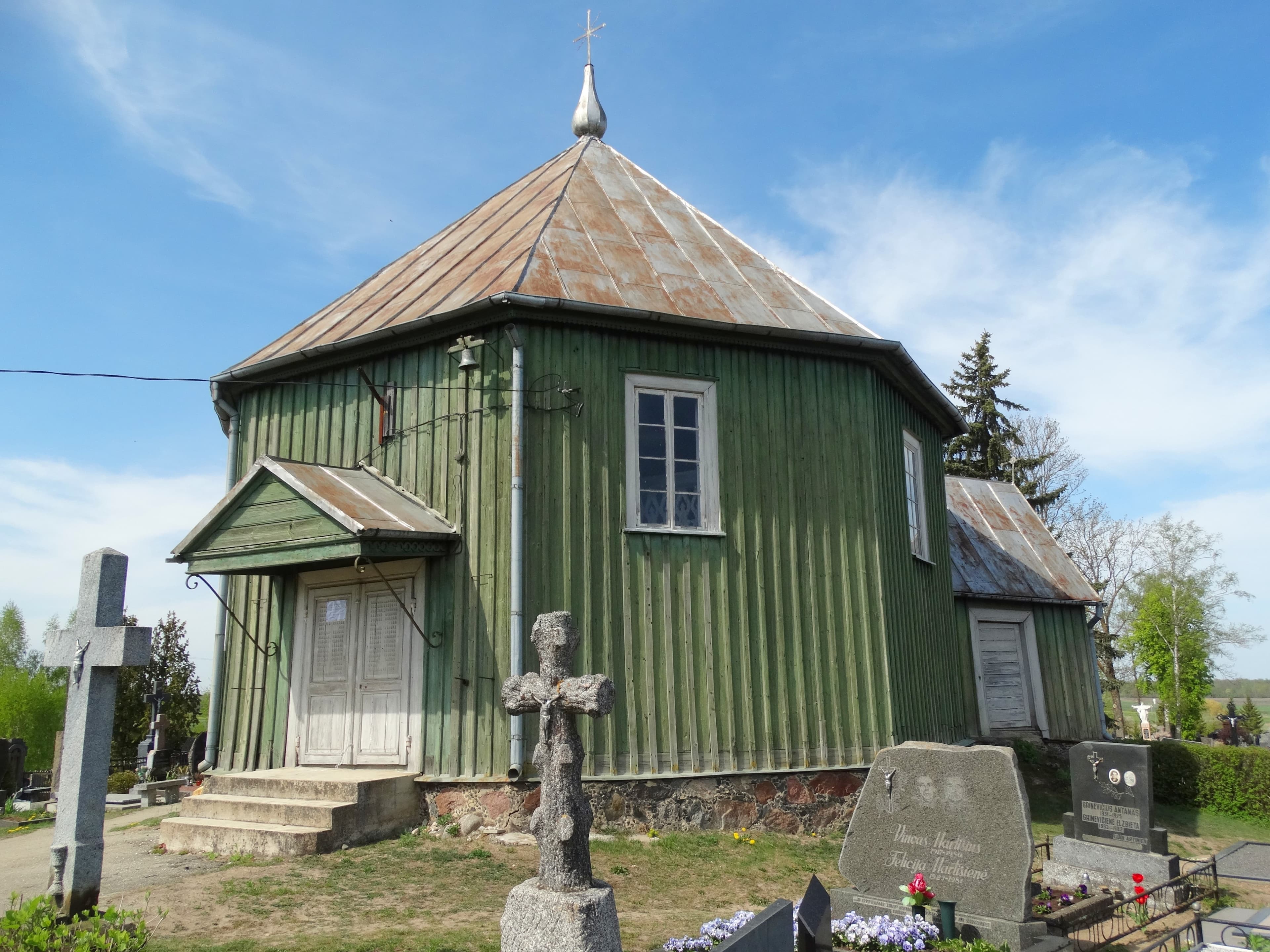 Linkuva cemetery chapel