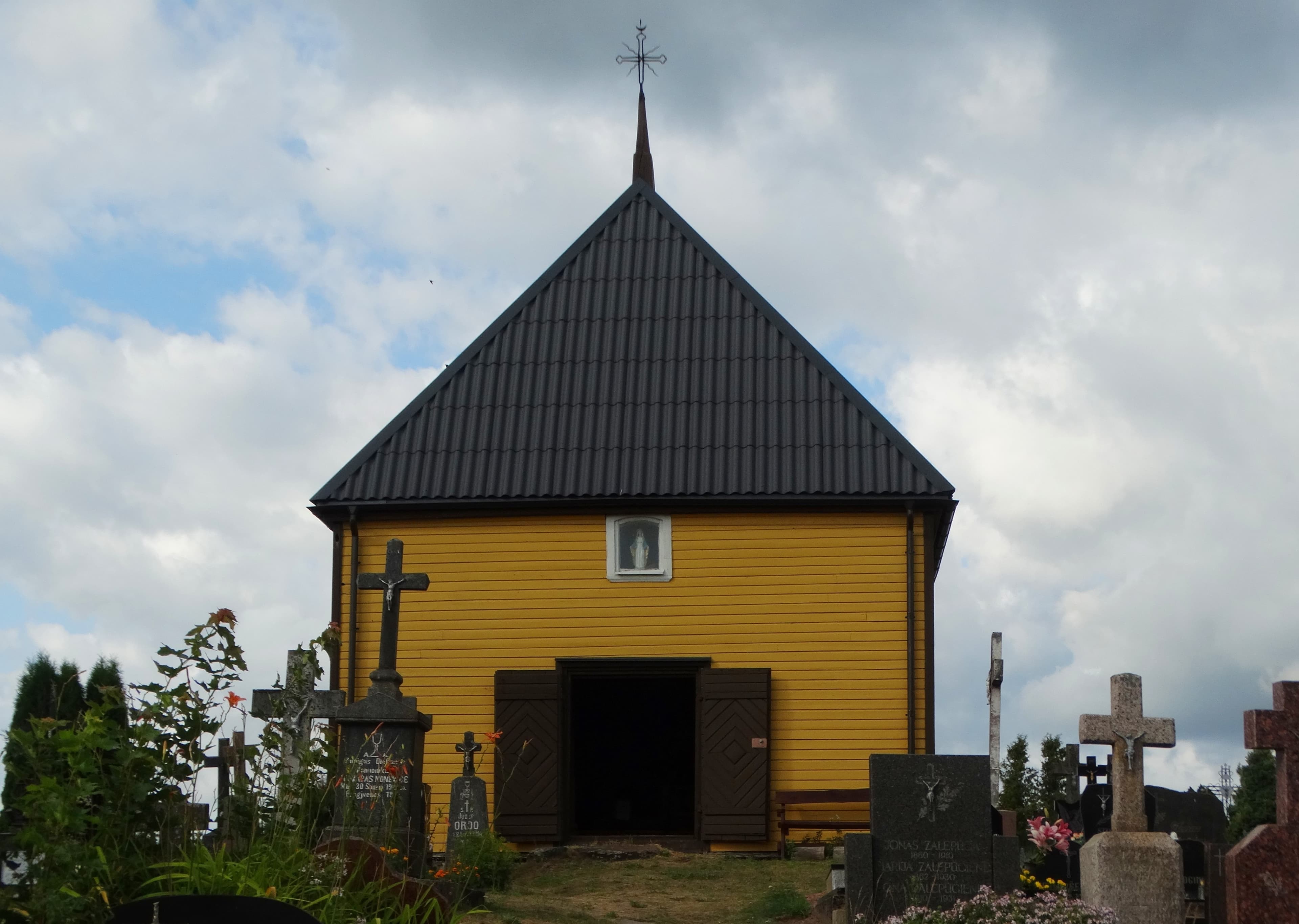 Tverai cemetery chapel