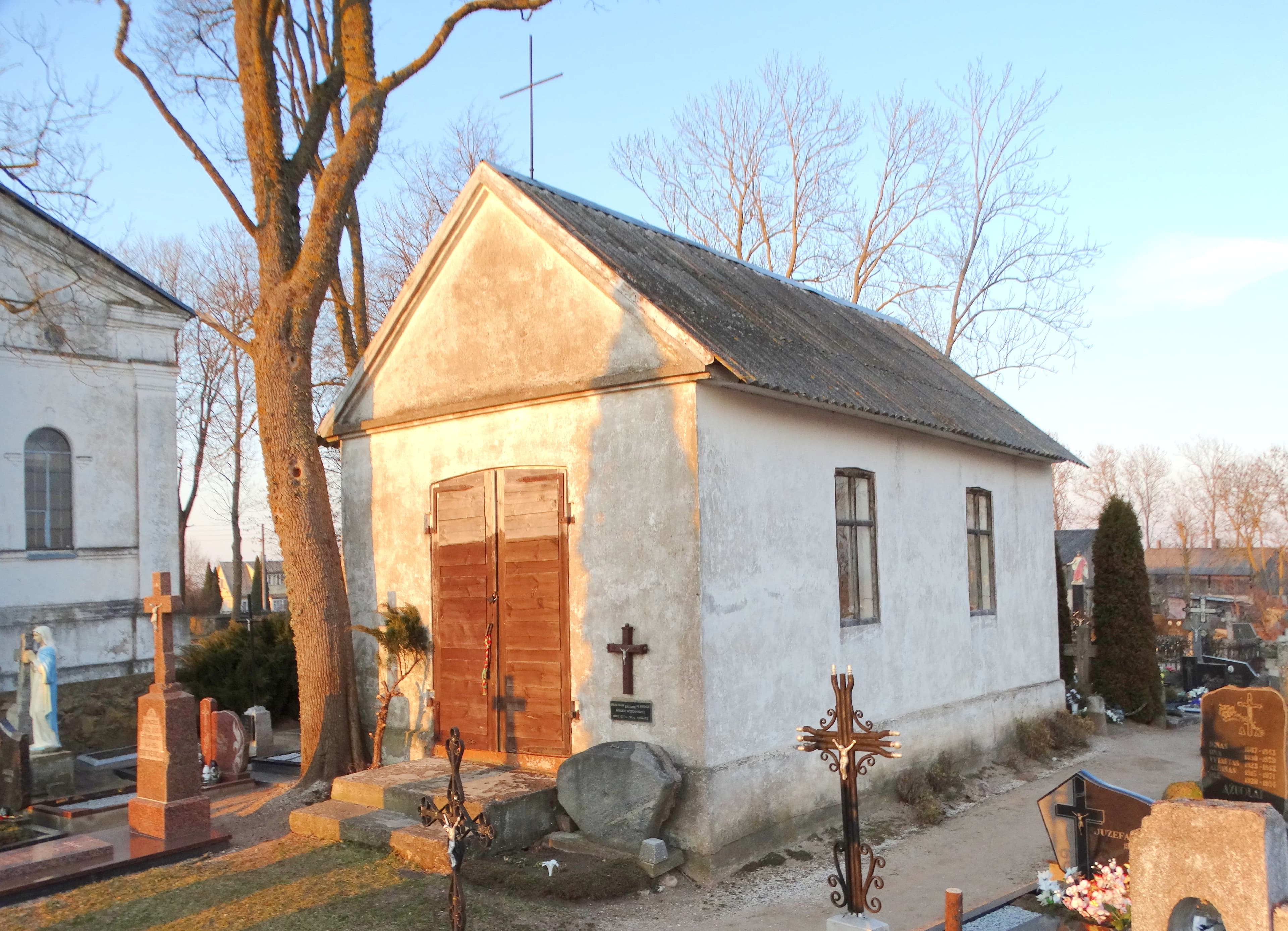 Kruopiai cemetery chapel