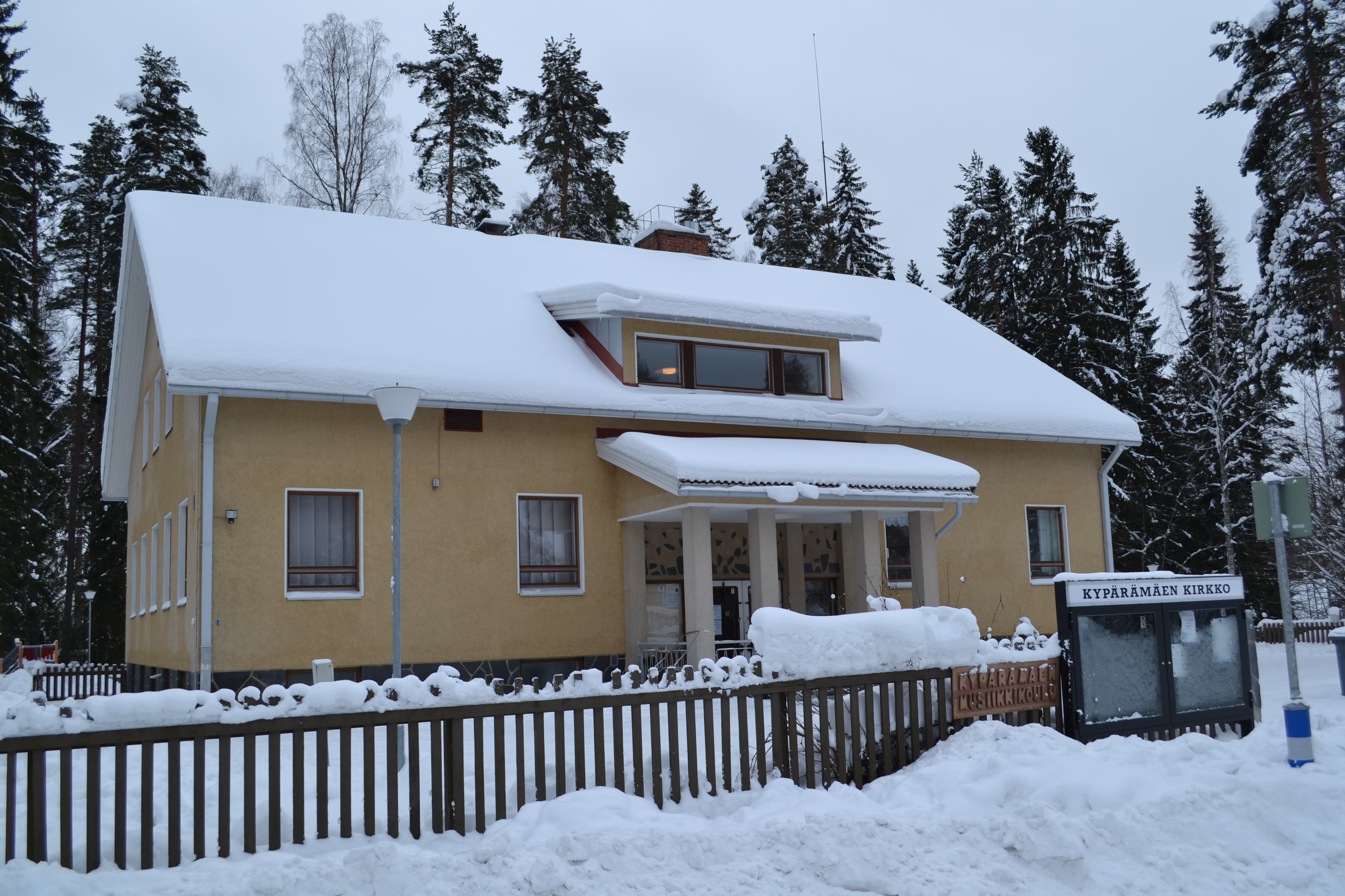 Kypärämäki church