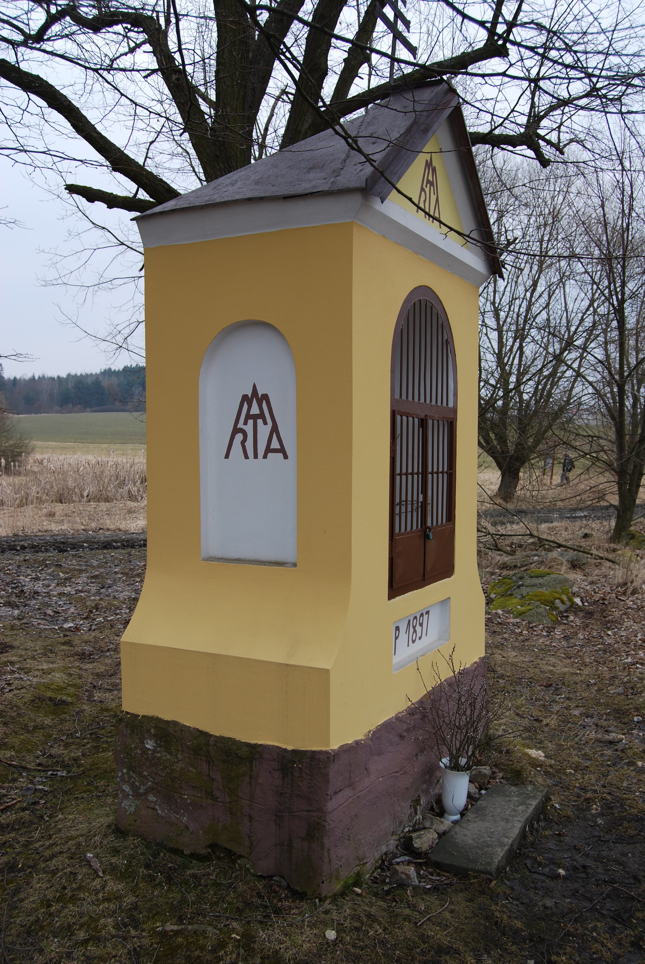 chapel-shrine in Líšnice nearby Dehetník