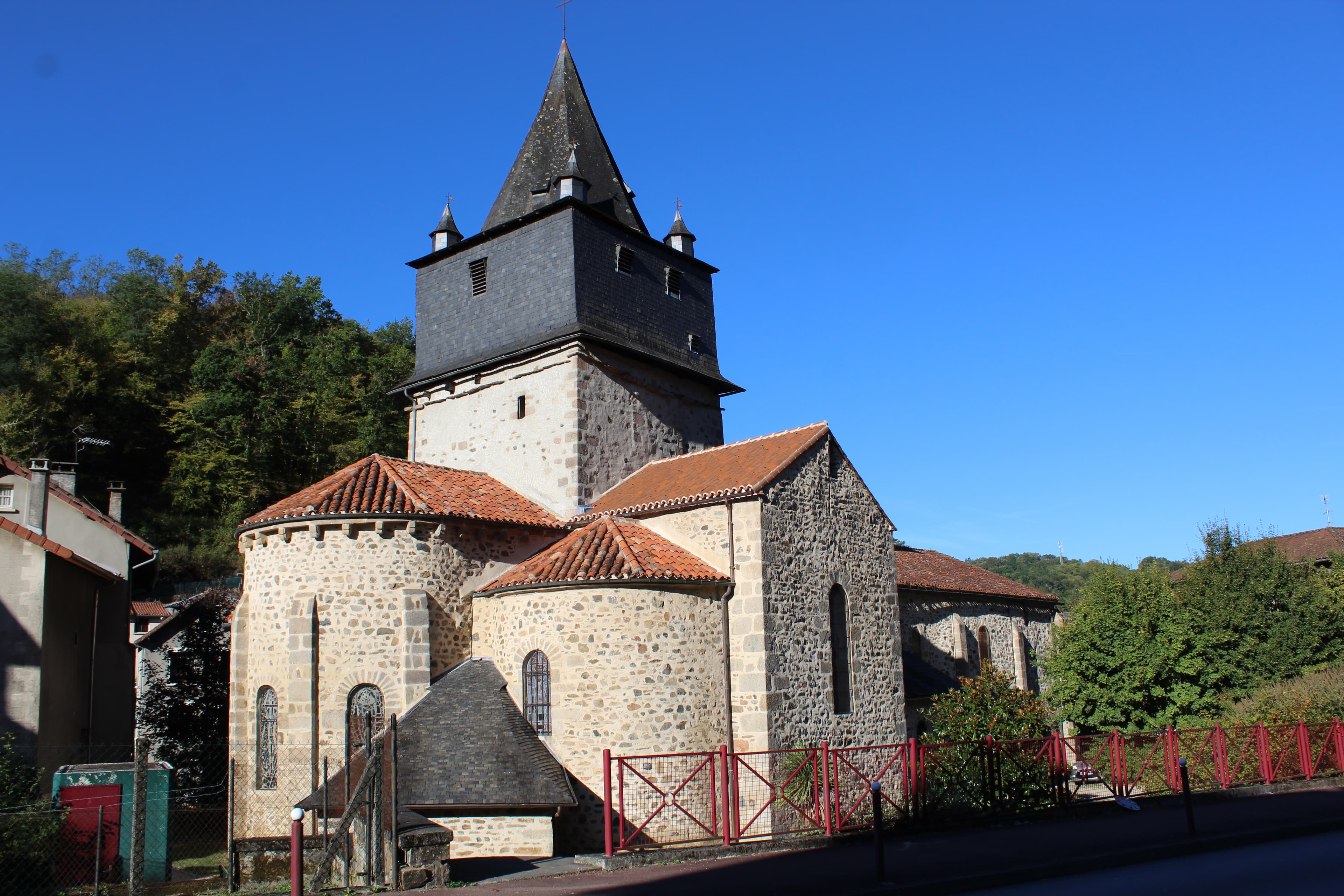 Église Saint-Calmine de Laguenne