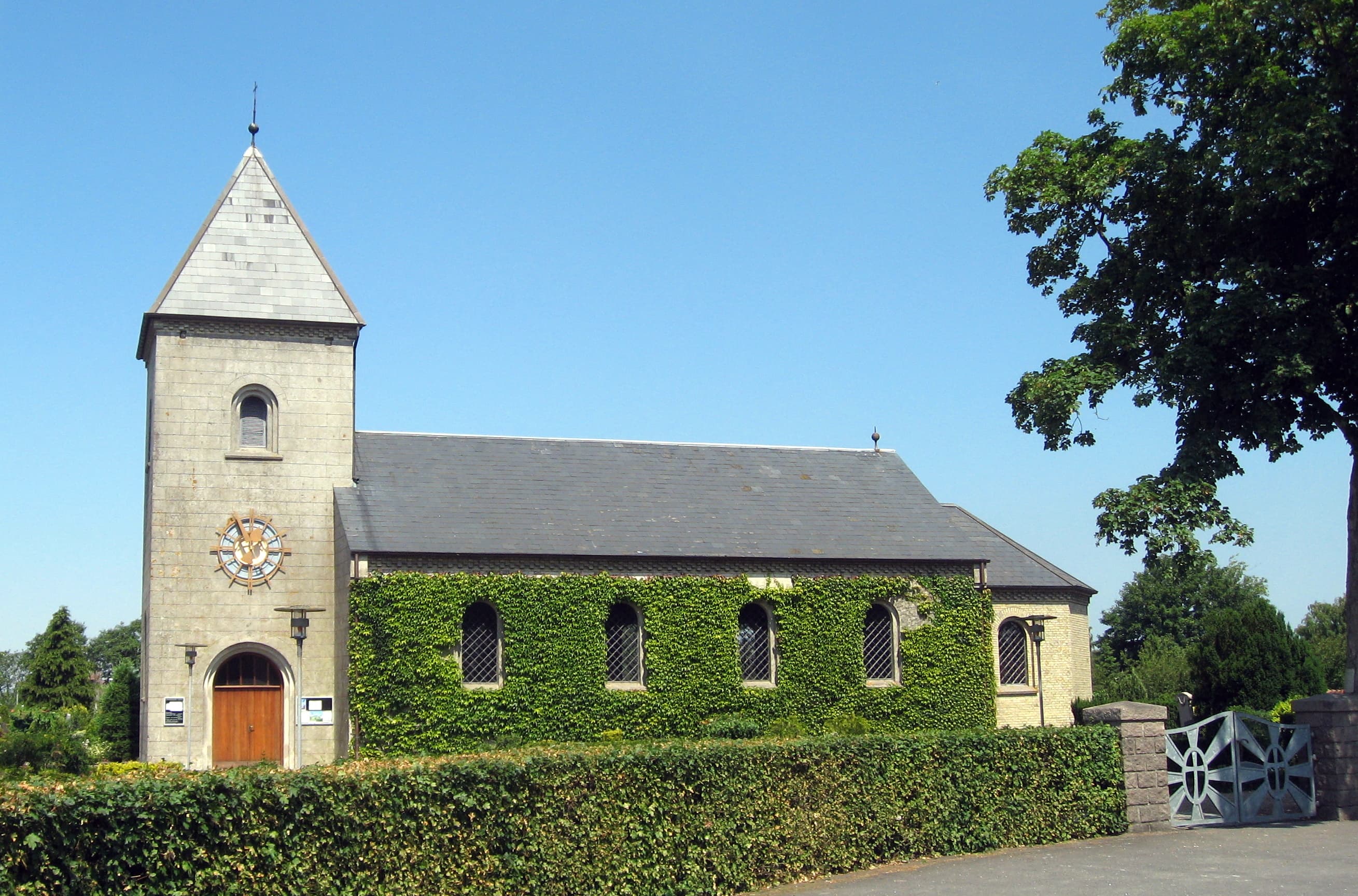 Langeslund Church