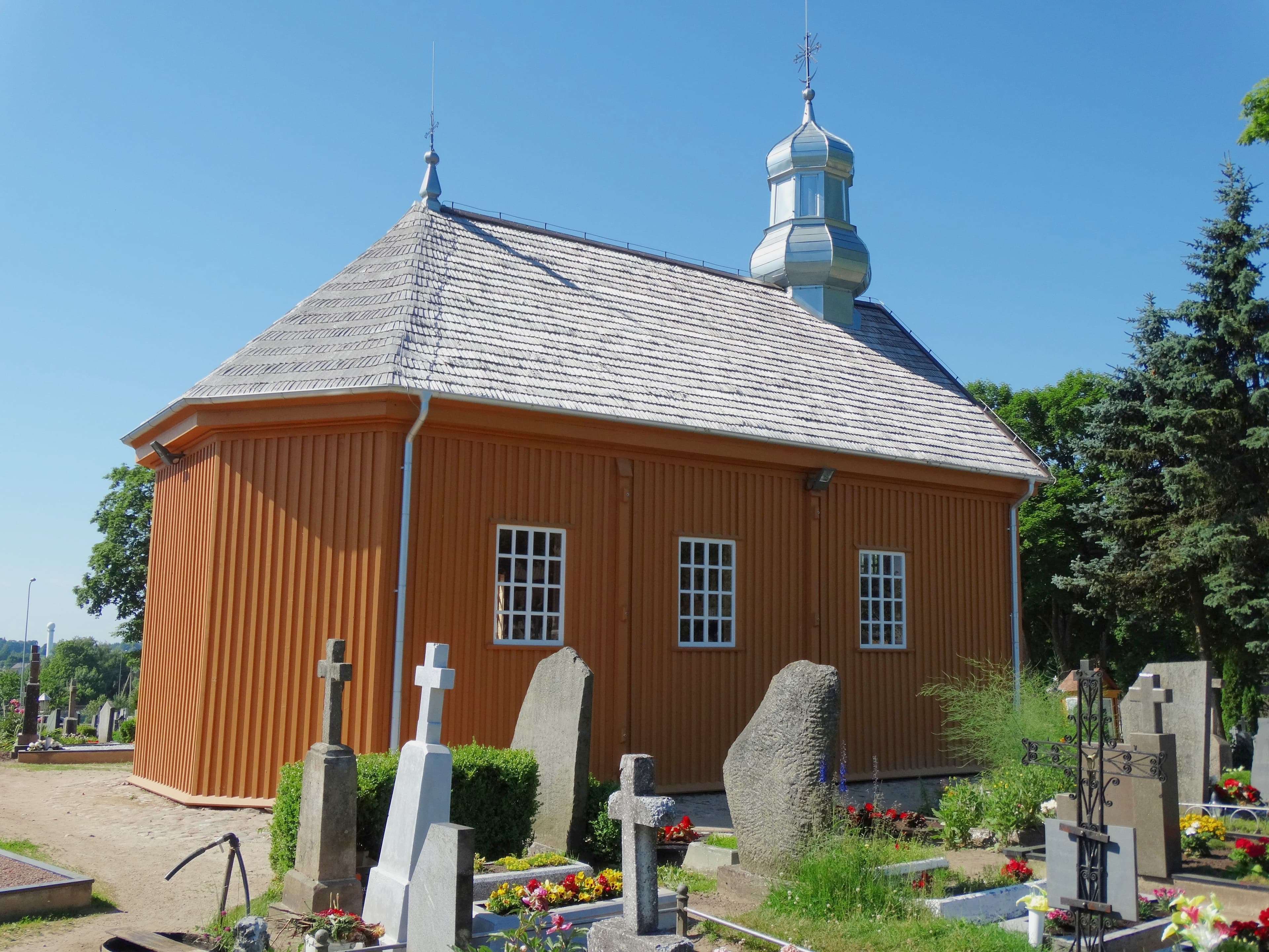 Laukuva cemetery chapel