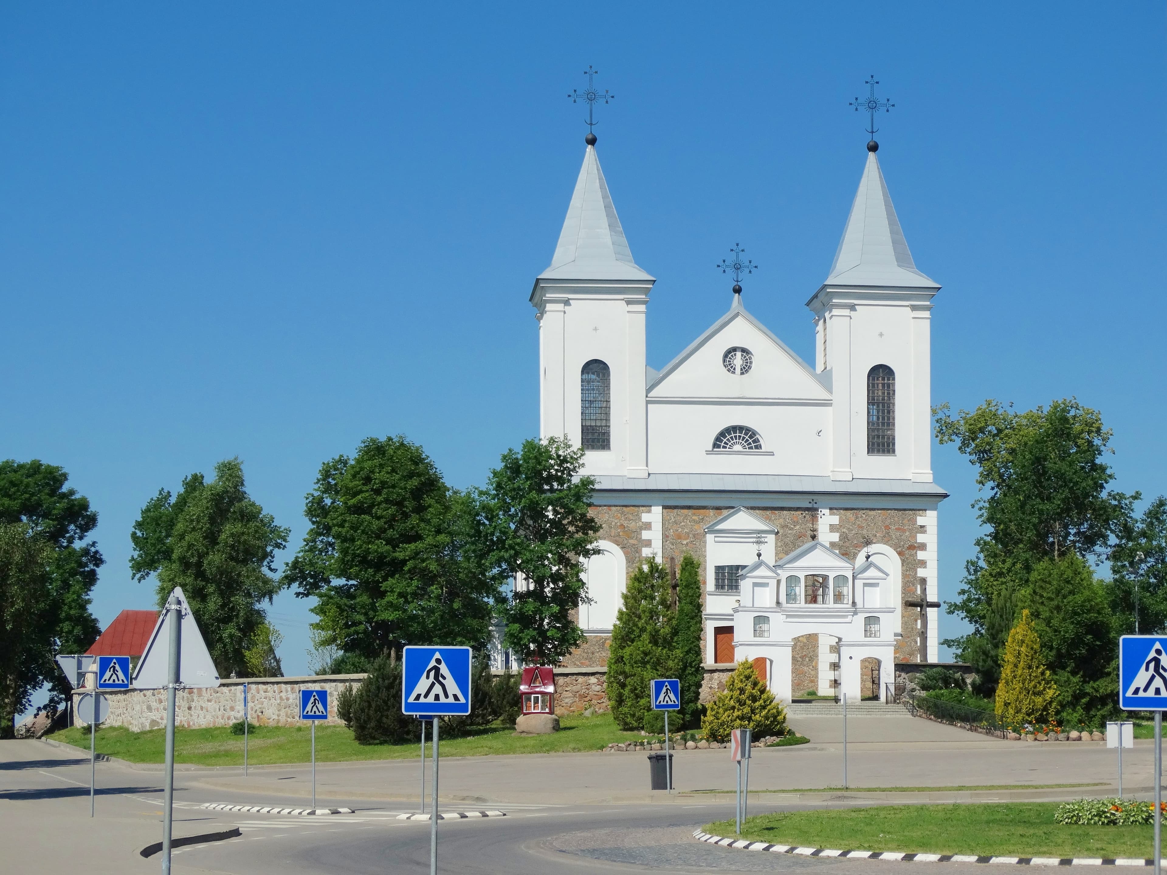 Church of the Discovery of the Holy Cross, Laukuva