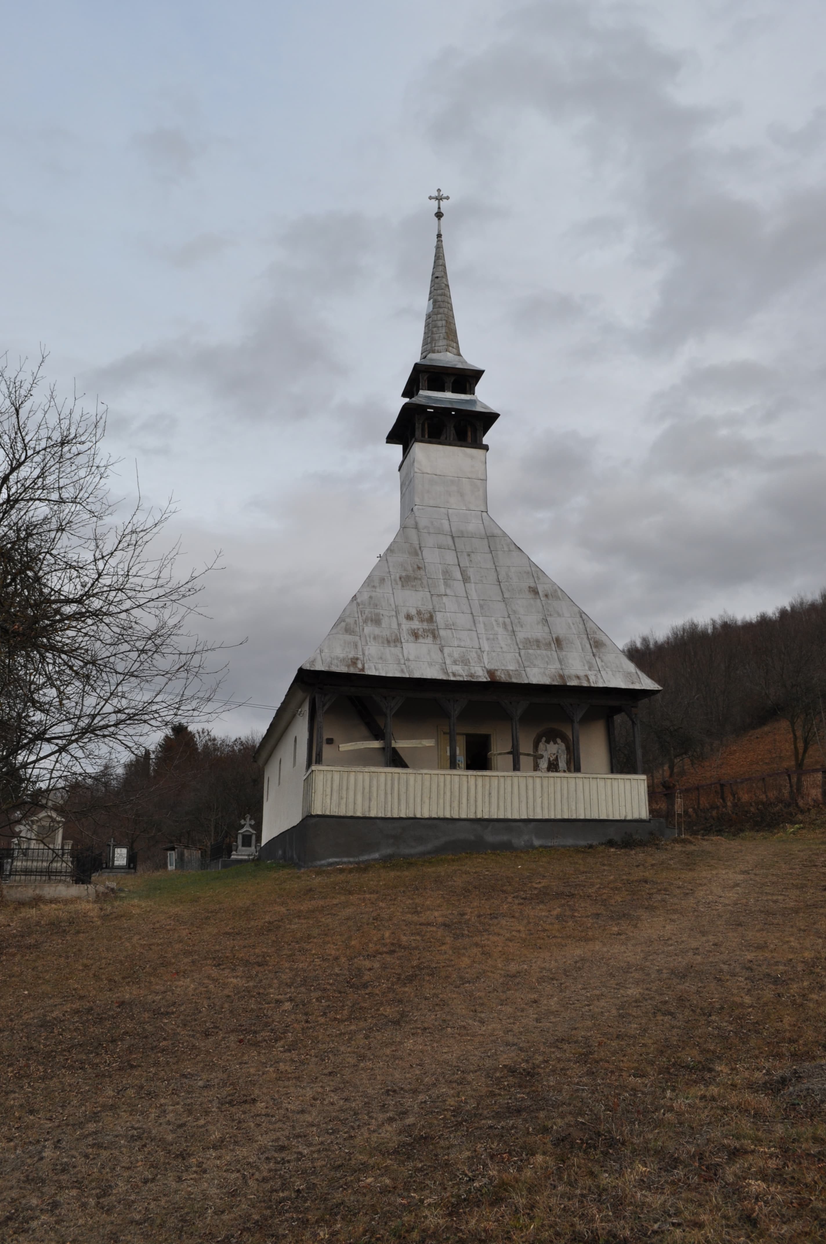 Wooden church of the Archangels in Livada, Petreștii de Jos, Cluj