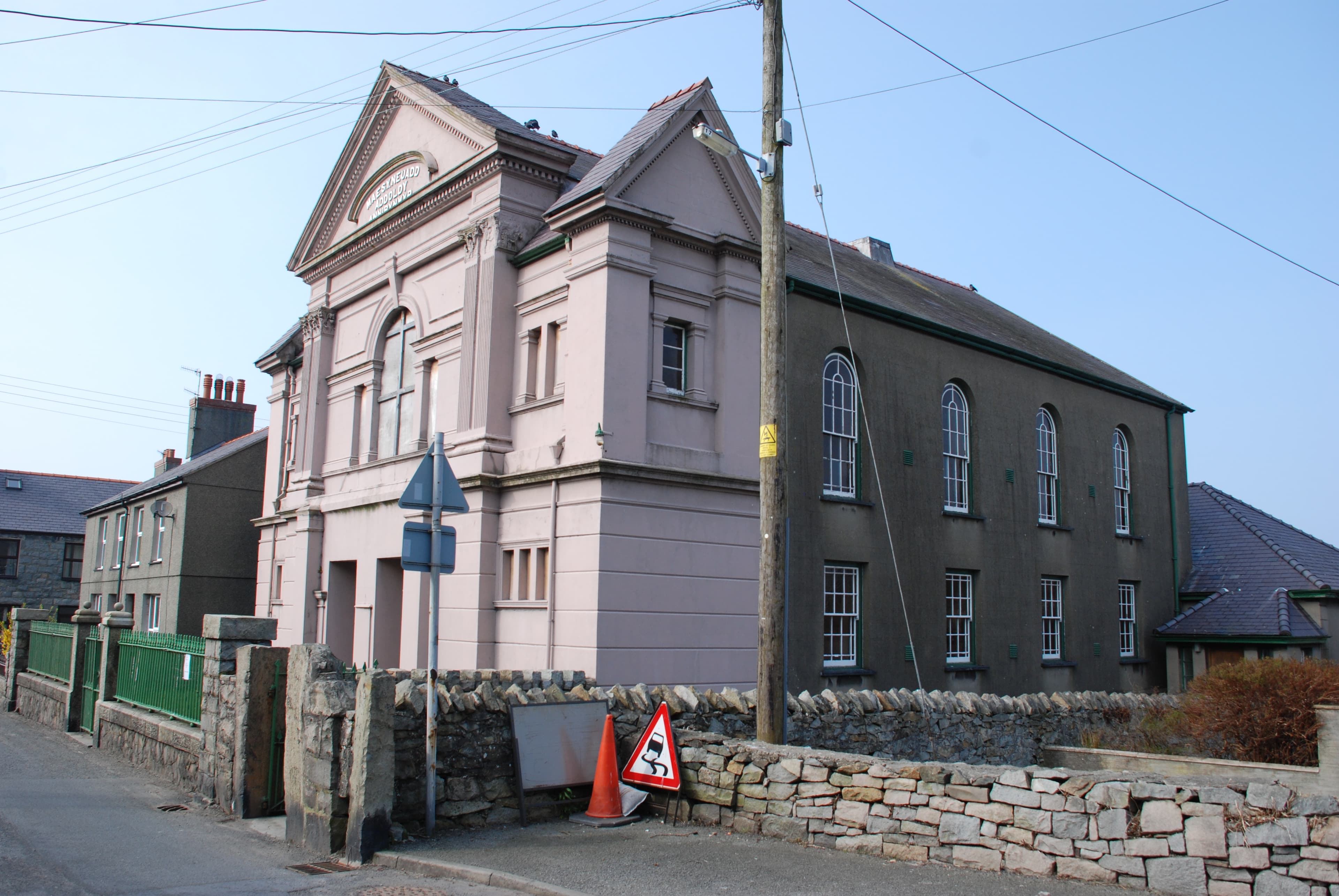 Maes-y-neuadd addoldy annibynwyr