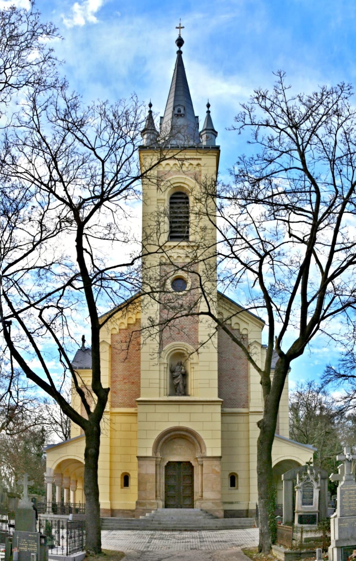 Church of Saints Philip and James at Malvazinky Cemetery