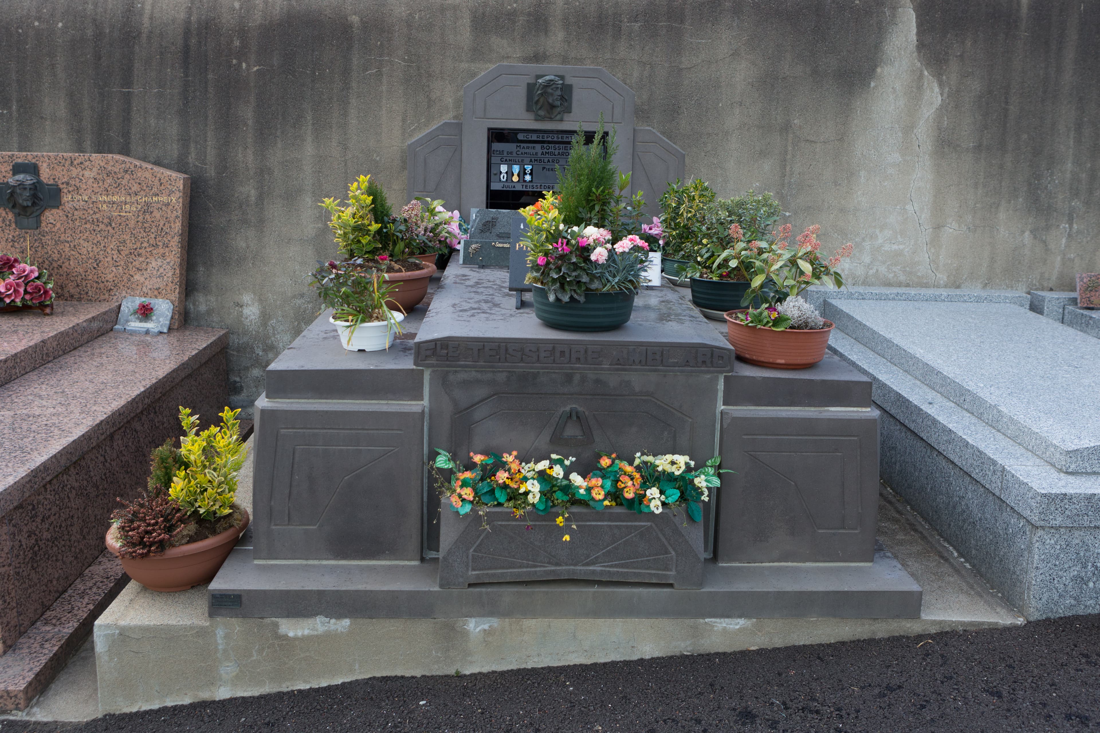 Grave of Teissèdre-Amblard