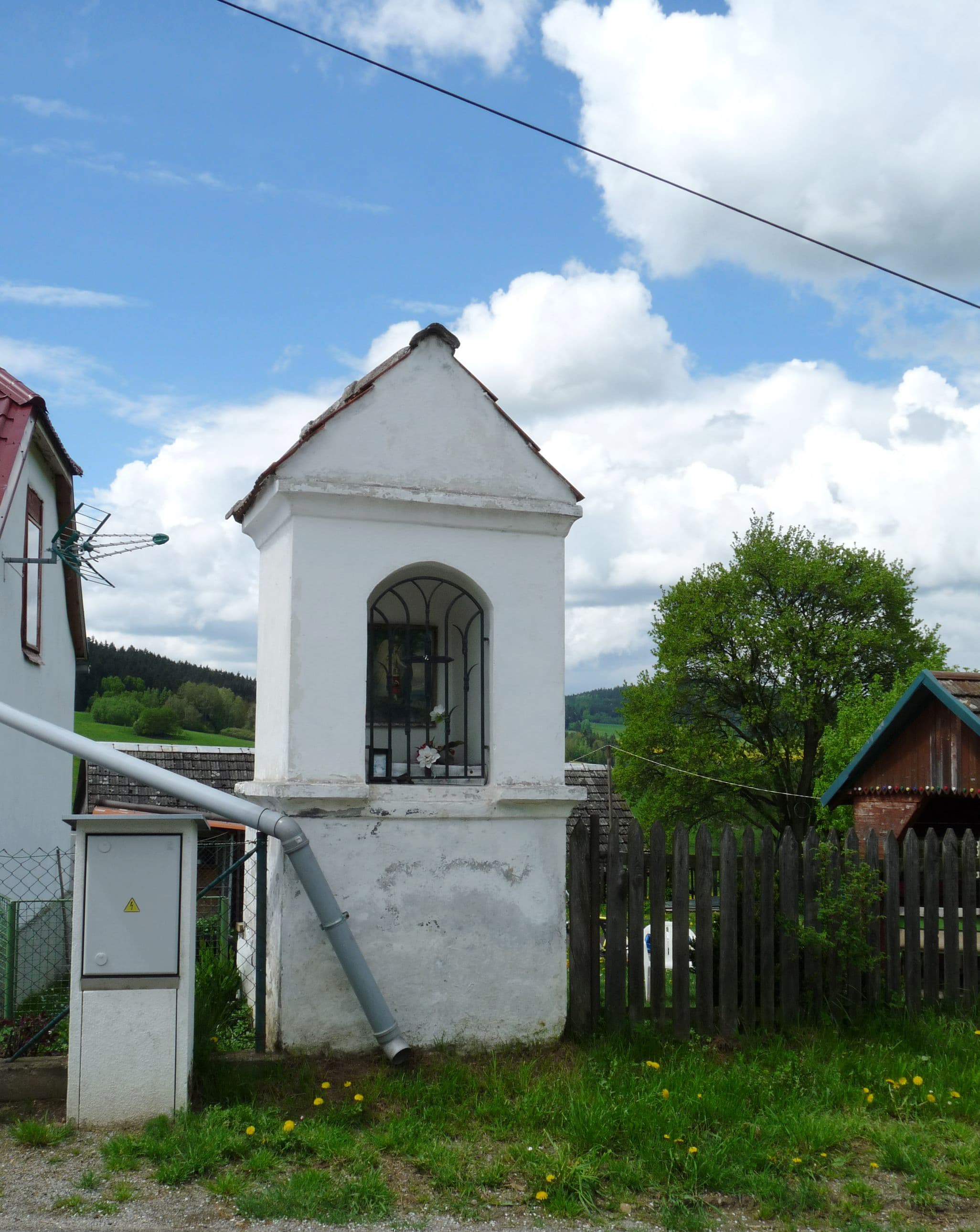 chapel-shrine in Mezipotočí