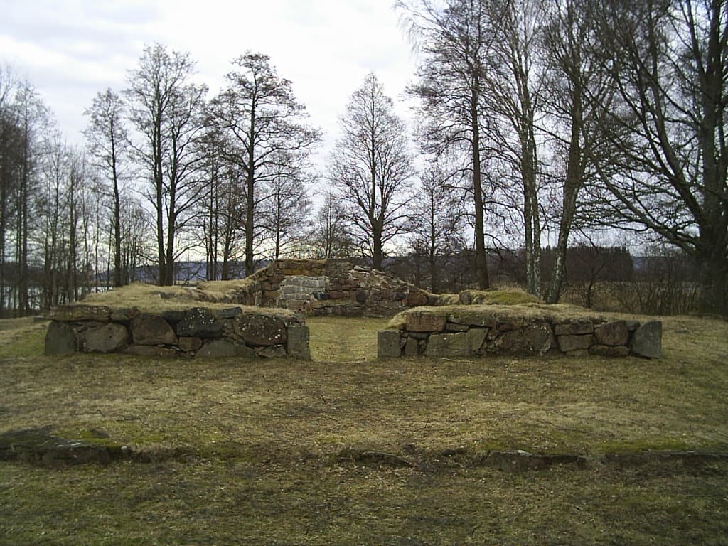 Naglums kyrkoruin