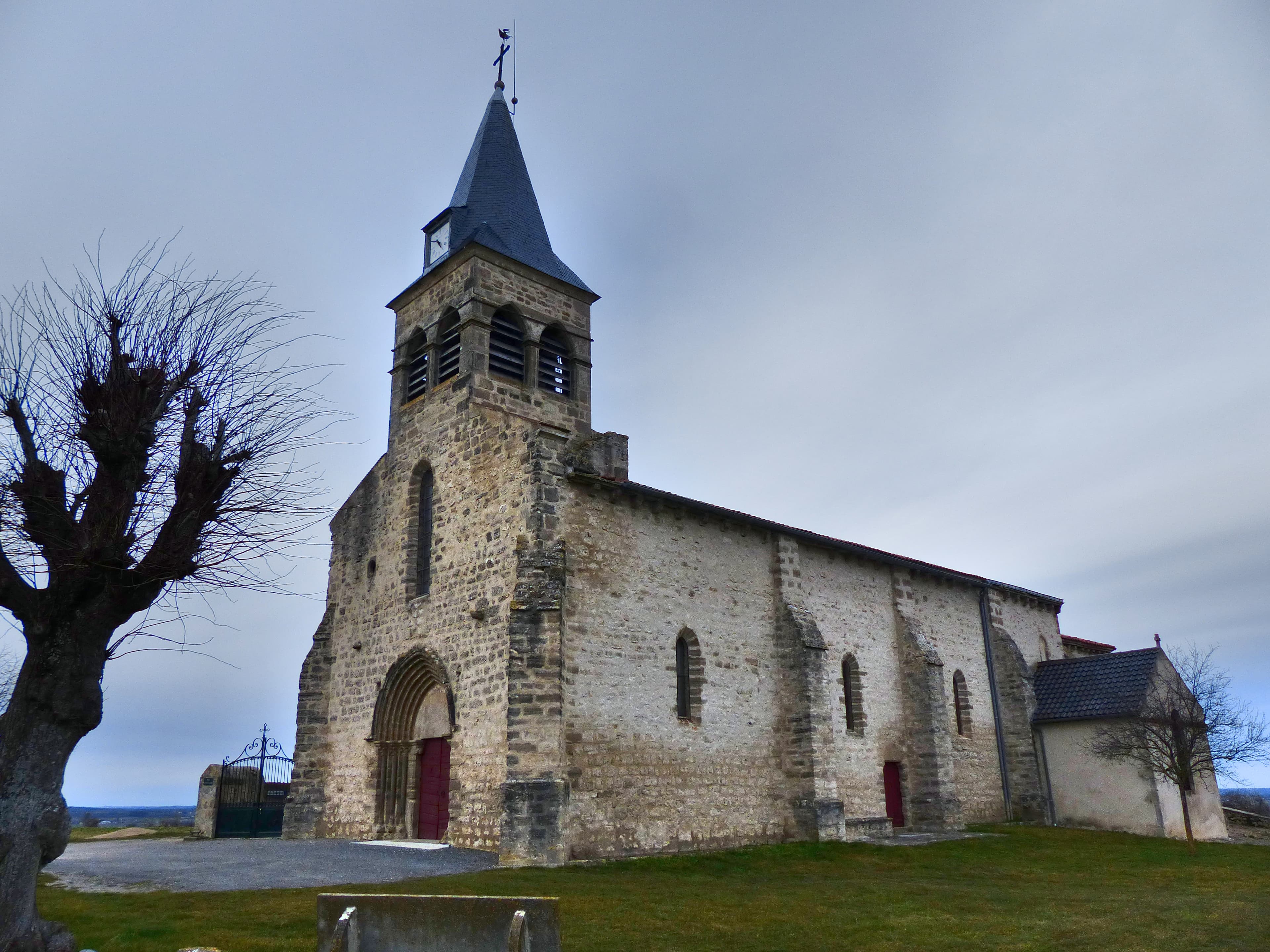Église Saint-Pourçain de Naves
