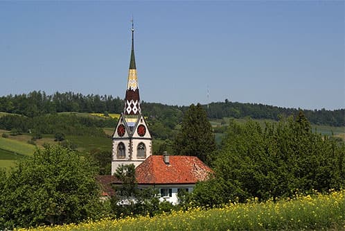 Reformed church with cemetery walls