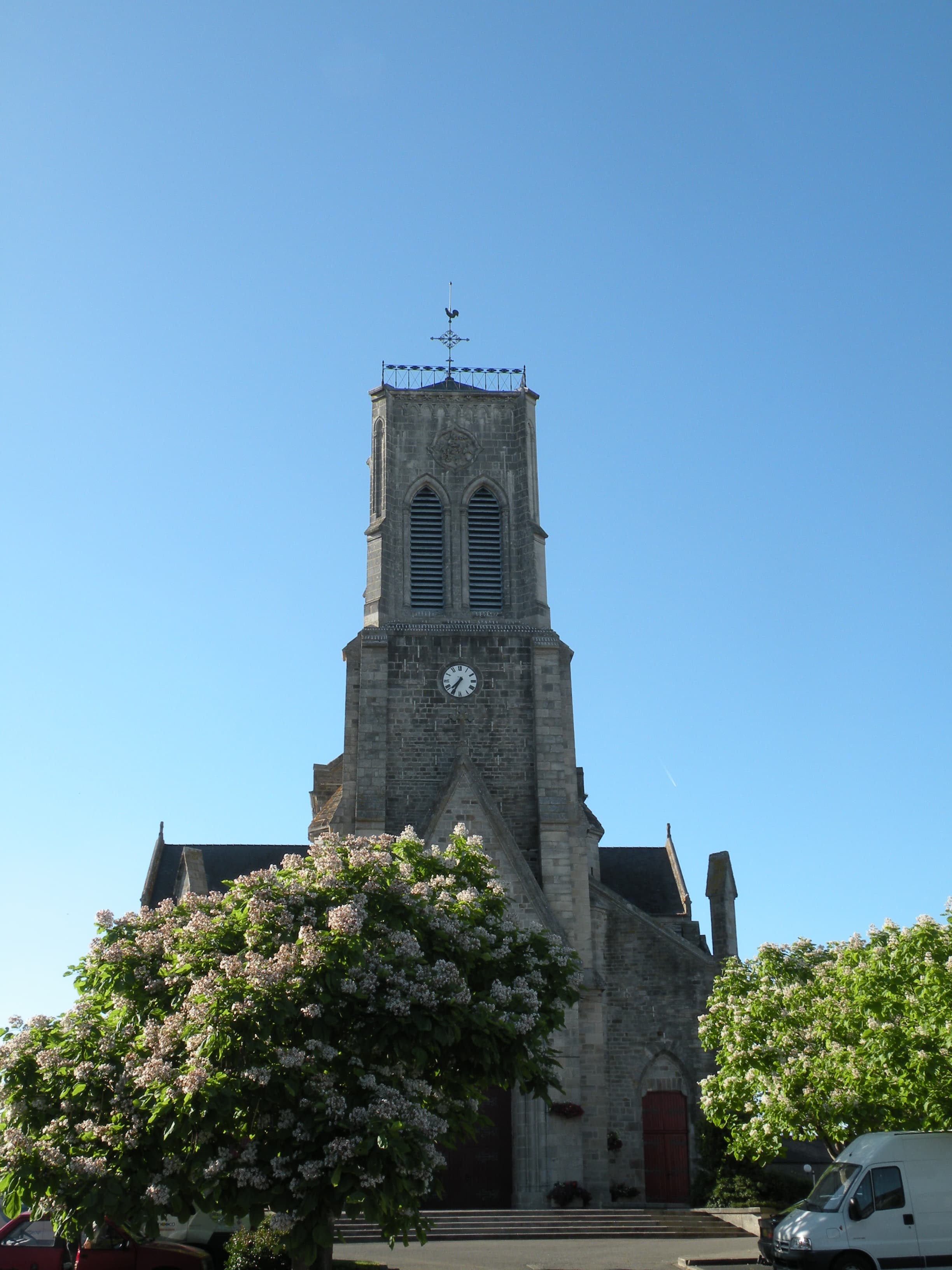 Église Saint-Luczot et Saint-Nicolas de Pipriac