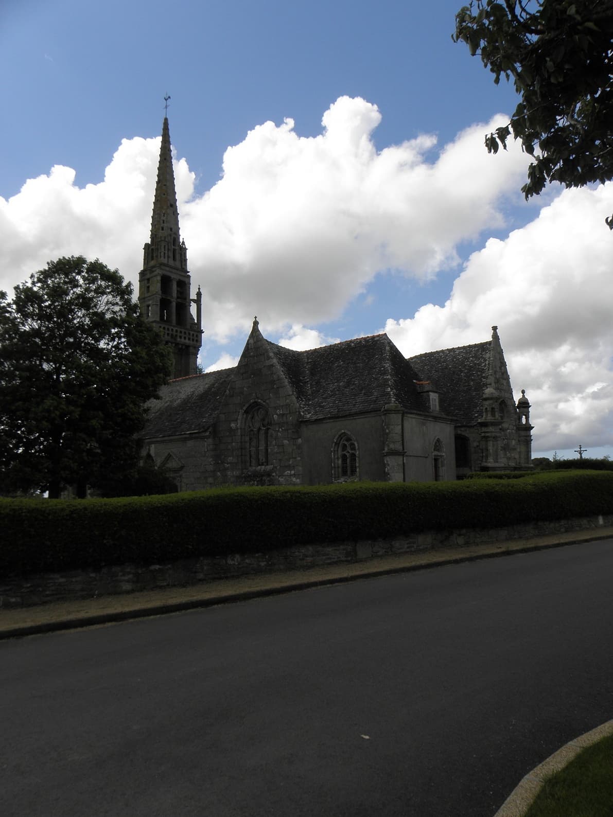 Église Saint-Pierre de Plougourvest