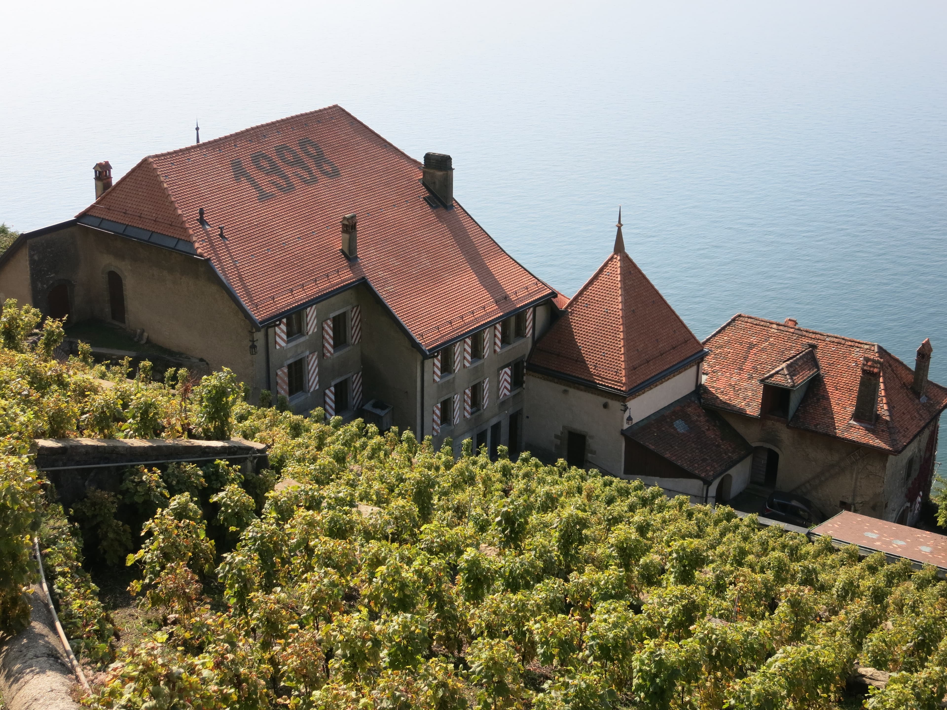 Clos des Abbayes, Dézaley chapel, winegrower's house and outbuilding