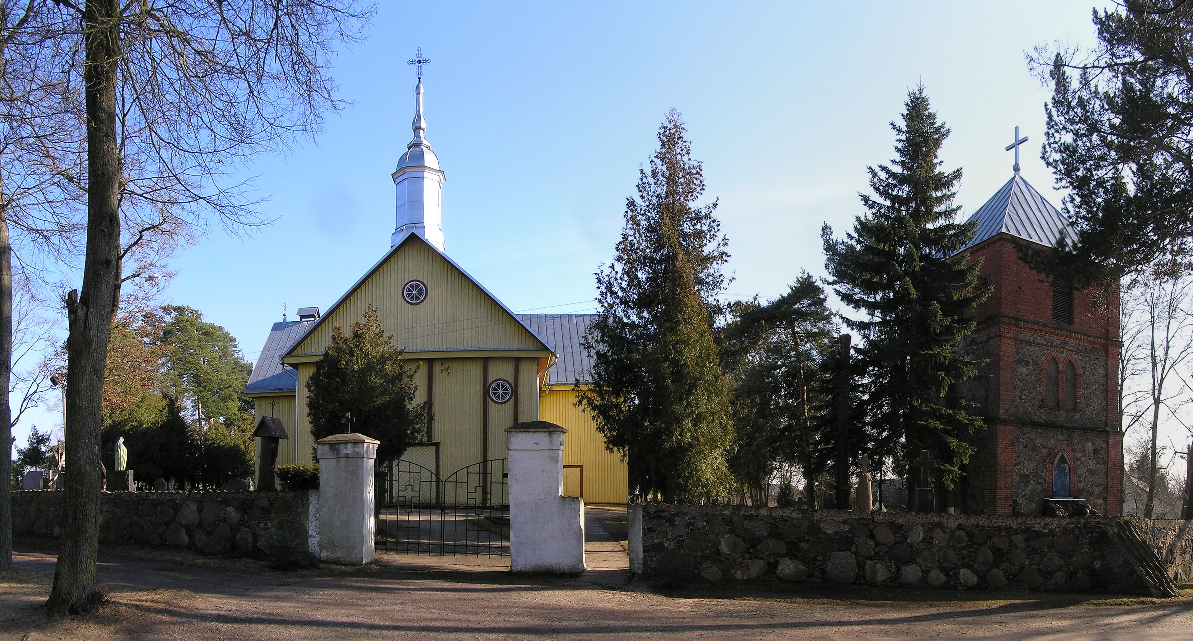 Church of St. Peter and St. Paul, Pušalotas