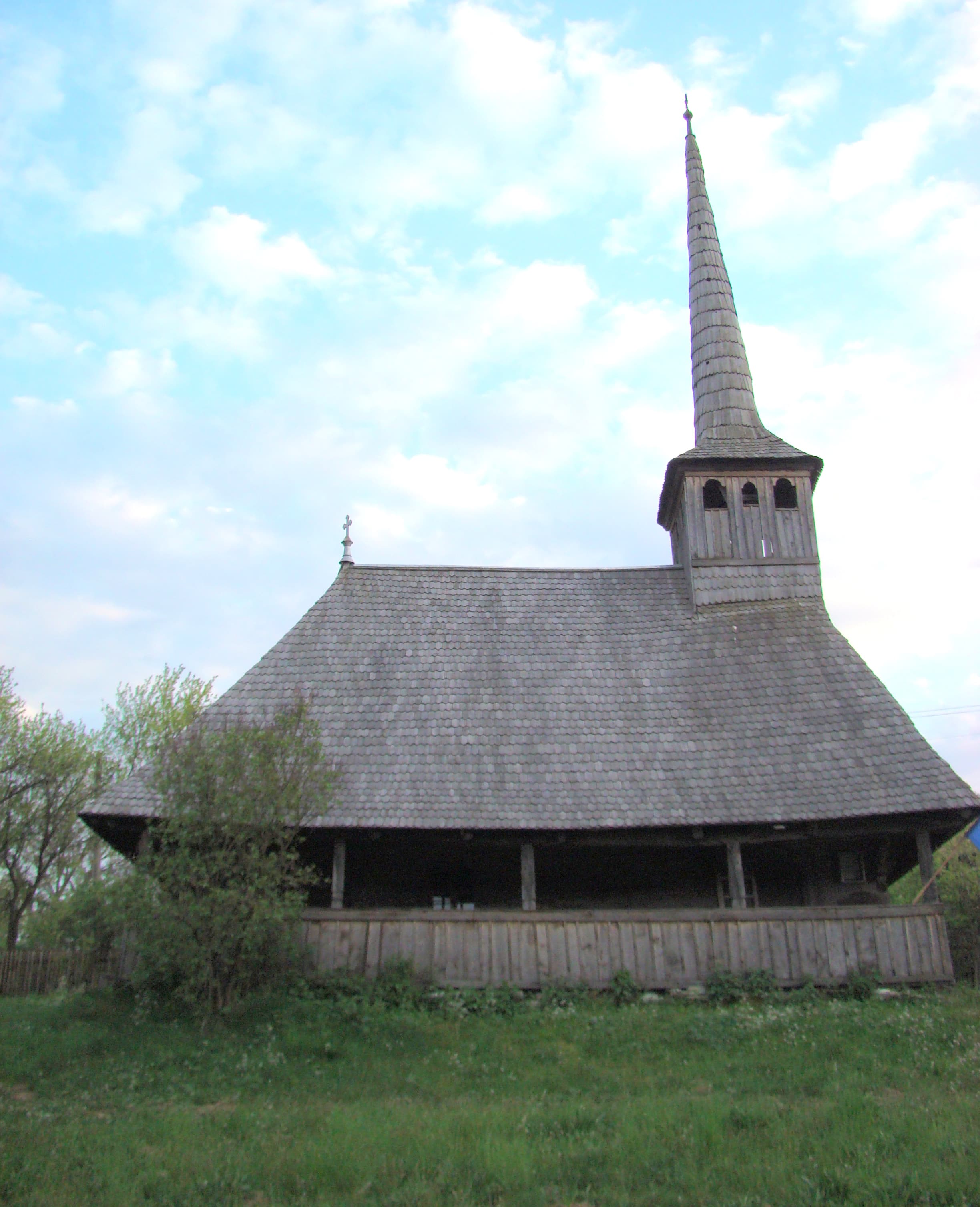 Wooden church in Cremenea