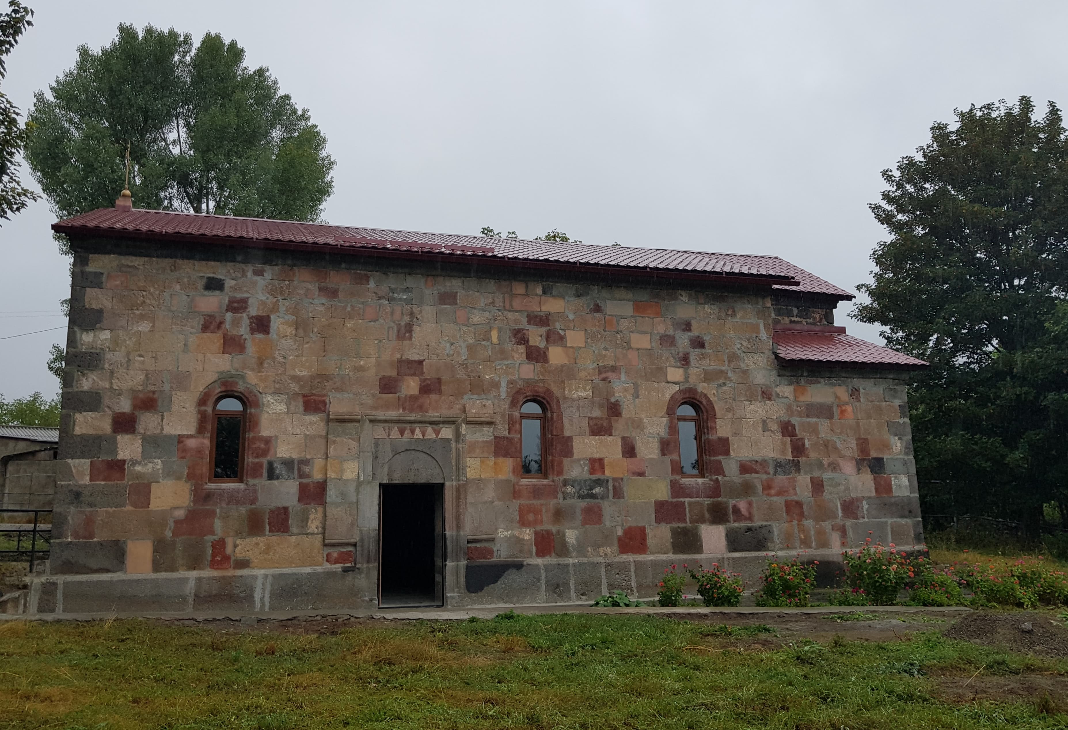 Red Monastery, Lejan