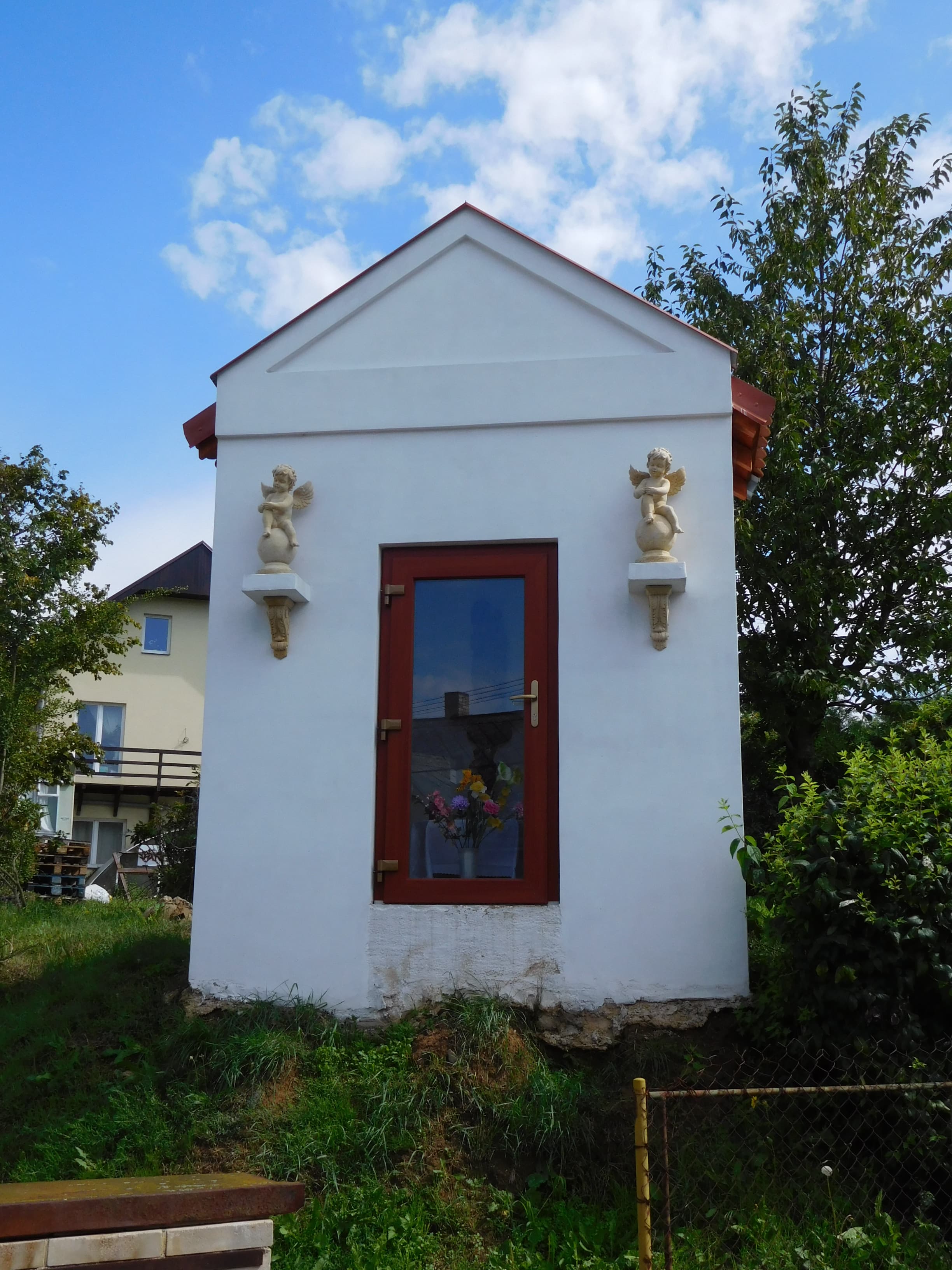 Chapel-shrine in Voděradská street