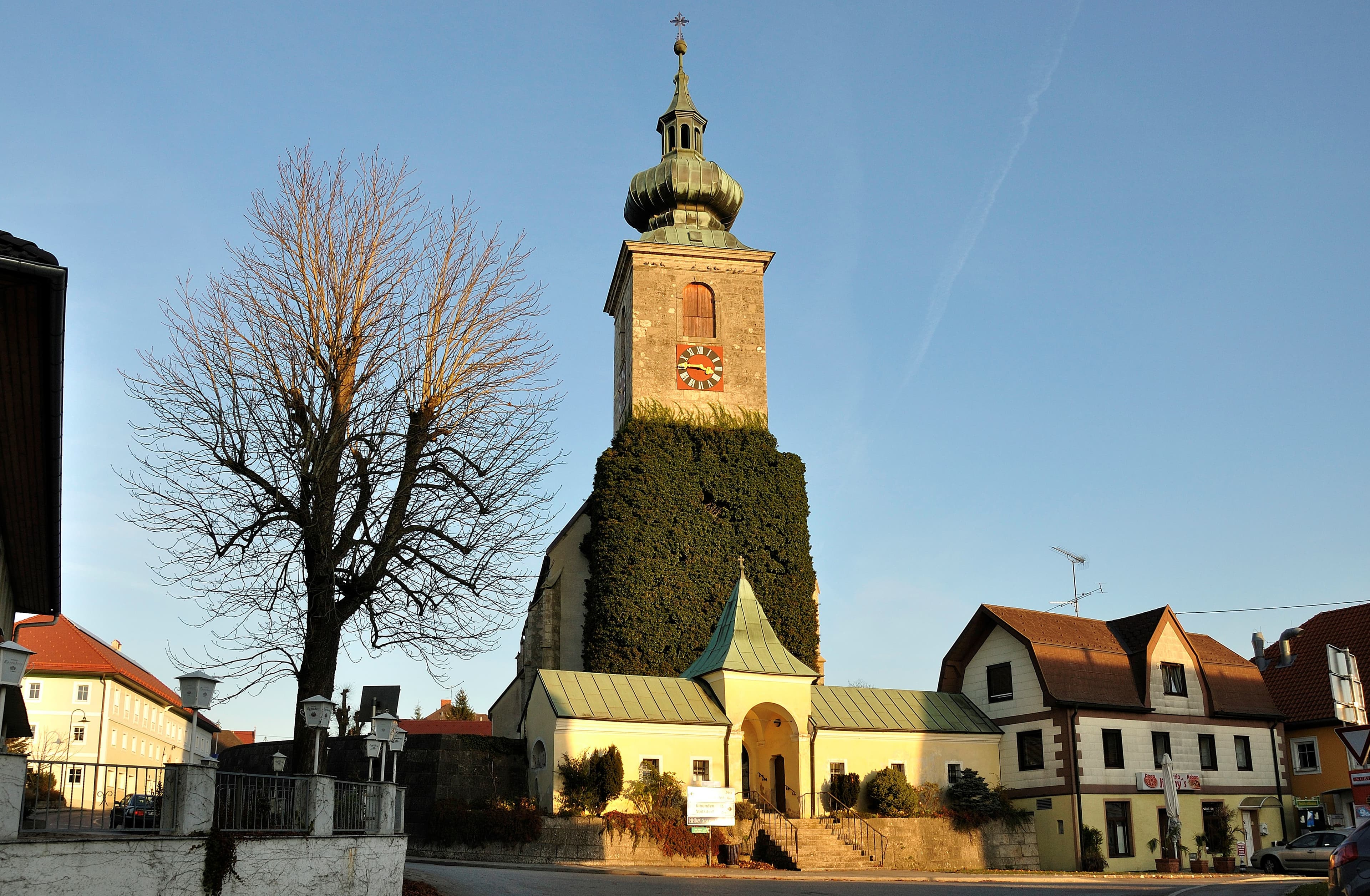 Kath. Pfarrkirche hl. Nikolaus, Ried im Traunkreis